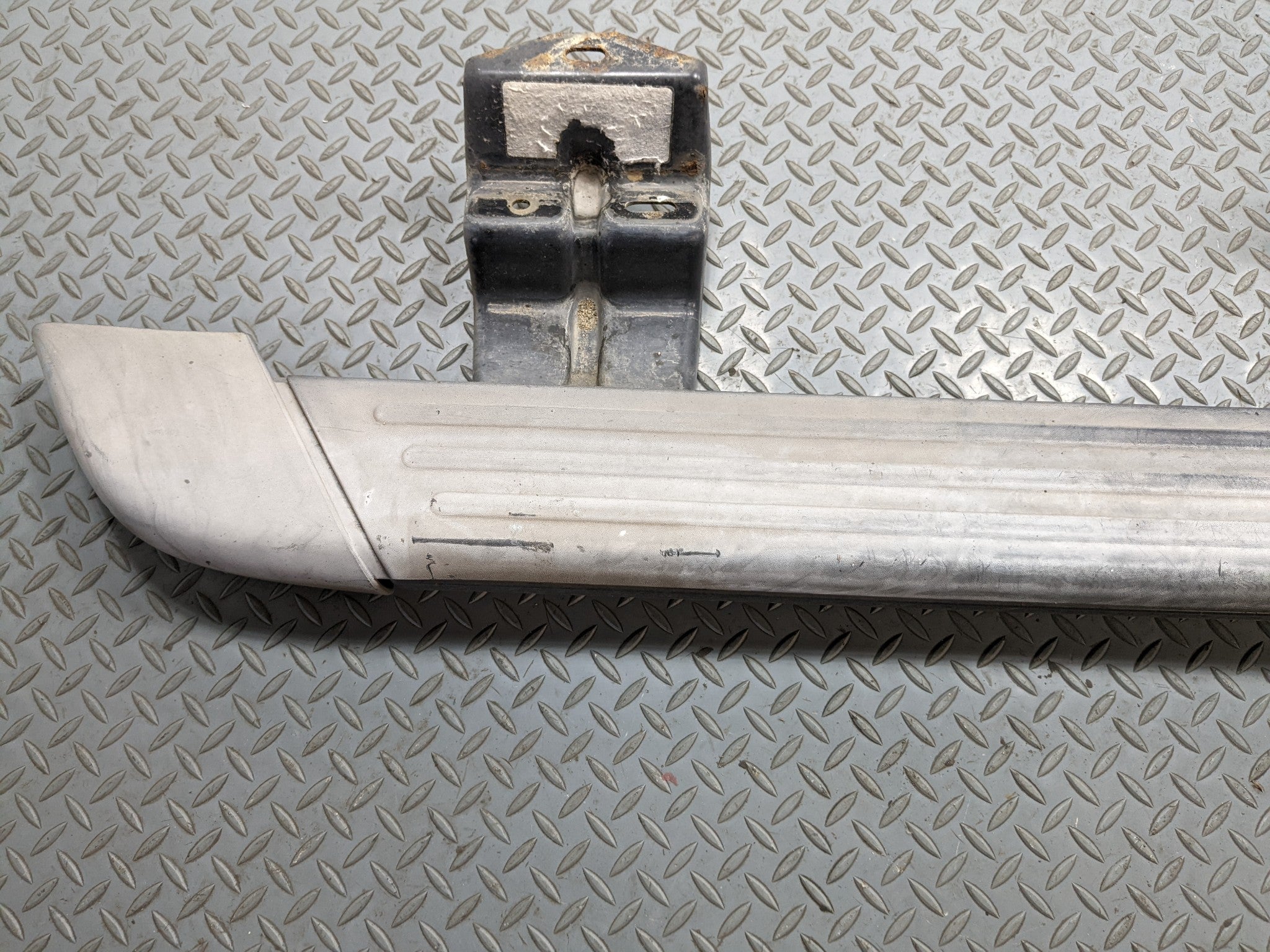 2006 - 2010 FORD EXPLORER OEM RUNNING BOARD STEP PAD RIGHT PASSENGER SIDE