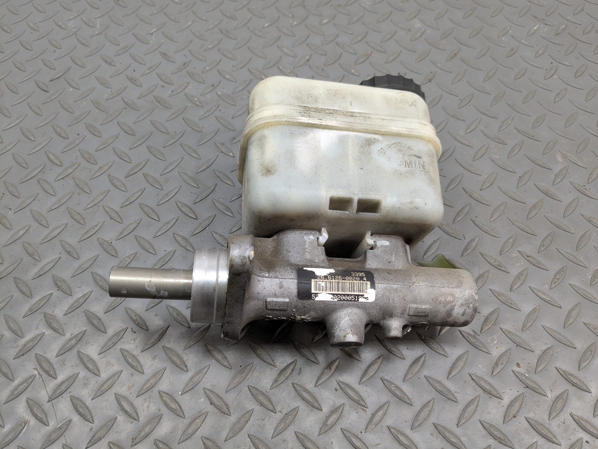 2006 - 2010 FORD EXPLORER OEM BRAKE MASTER CYLINDER WITH RESERVOIR ASSEMBLY