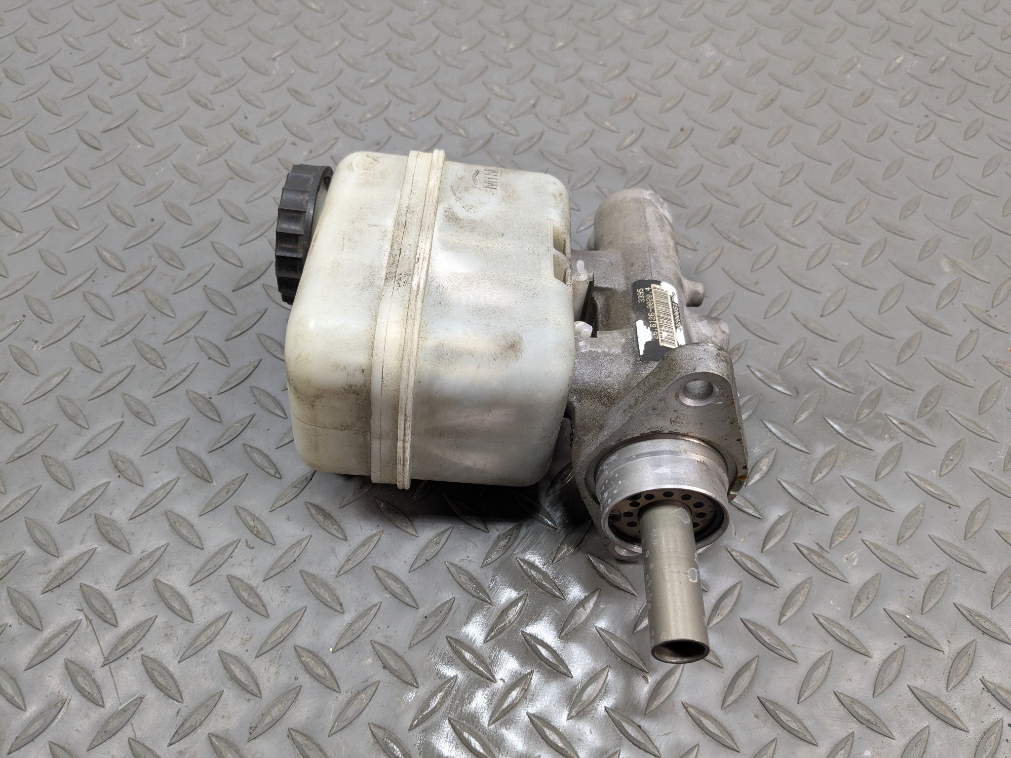 2006 - 2010 FORD EXPLORER OEM BRAKE MASTER CYLINDER WITH RESERVOIR ASSEMBLY