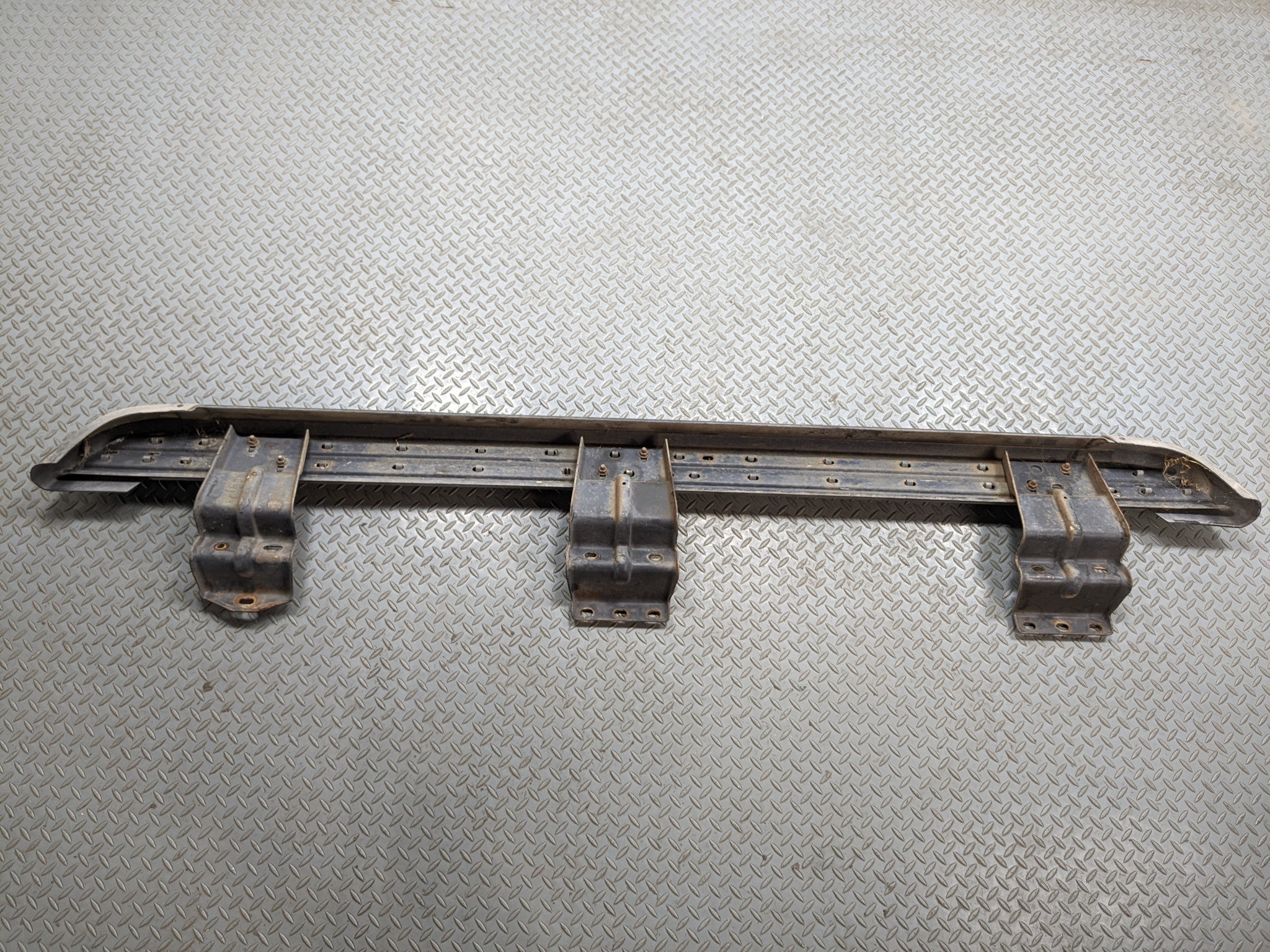 2006 - 2010 FORD EXPLORER OEM RUNNING BOARD STEP PAD RIGHT PASSENGER SIDE