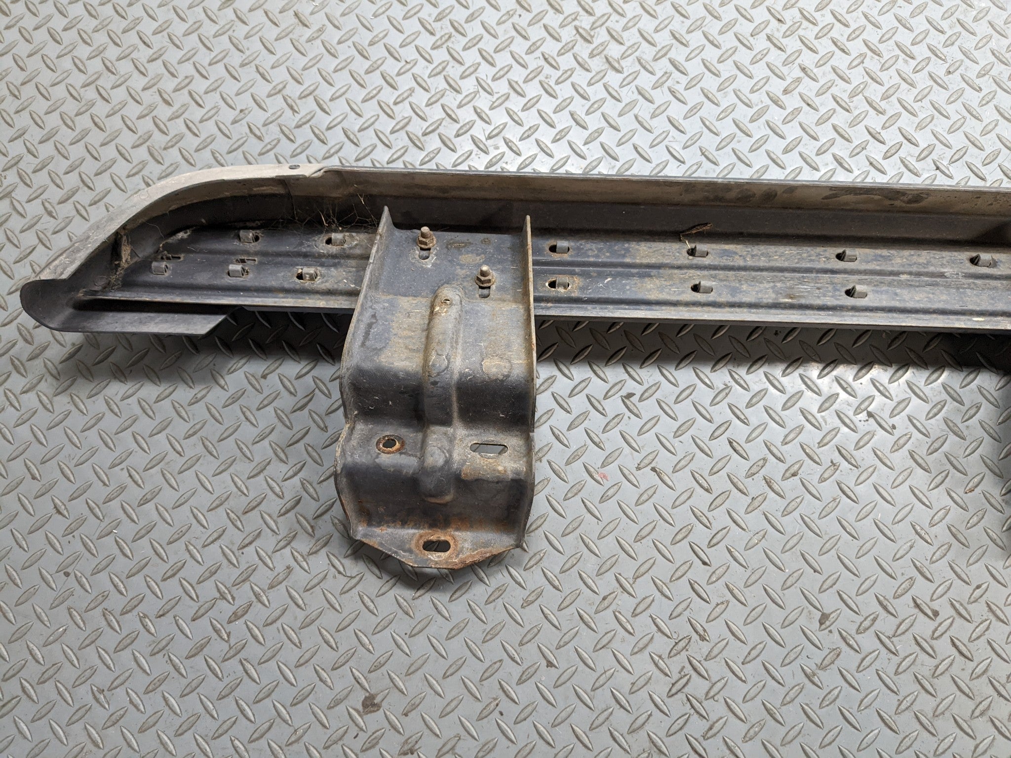 2006 - 2010 FORD EXPLORER OEM RUNNING BOARD STEP PAD RIGHT PASSENGER SIDE