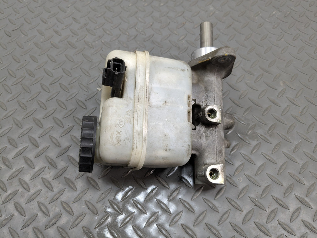 2006 - 2010 FORD EXPLORER OEM BRAKE MASTER CYLINDER WITH RESERVOIR ASSEMBLY