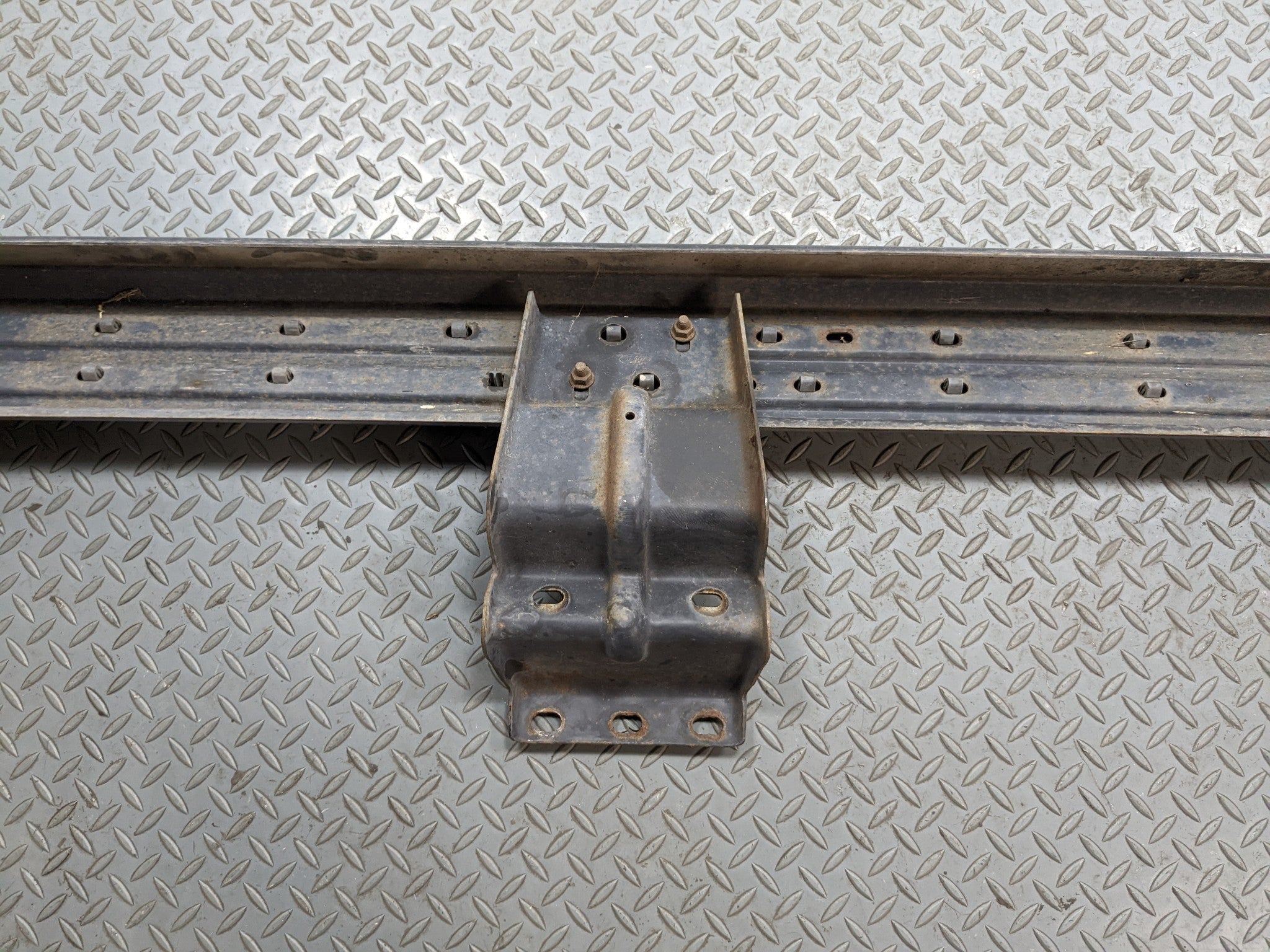 2006 - 2010 FORD EXPLORER OEM RUNNING BOARD STEP PAD RIGHT PASSENGER SIDE