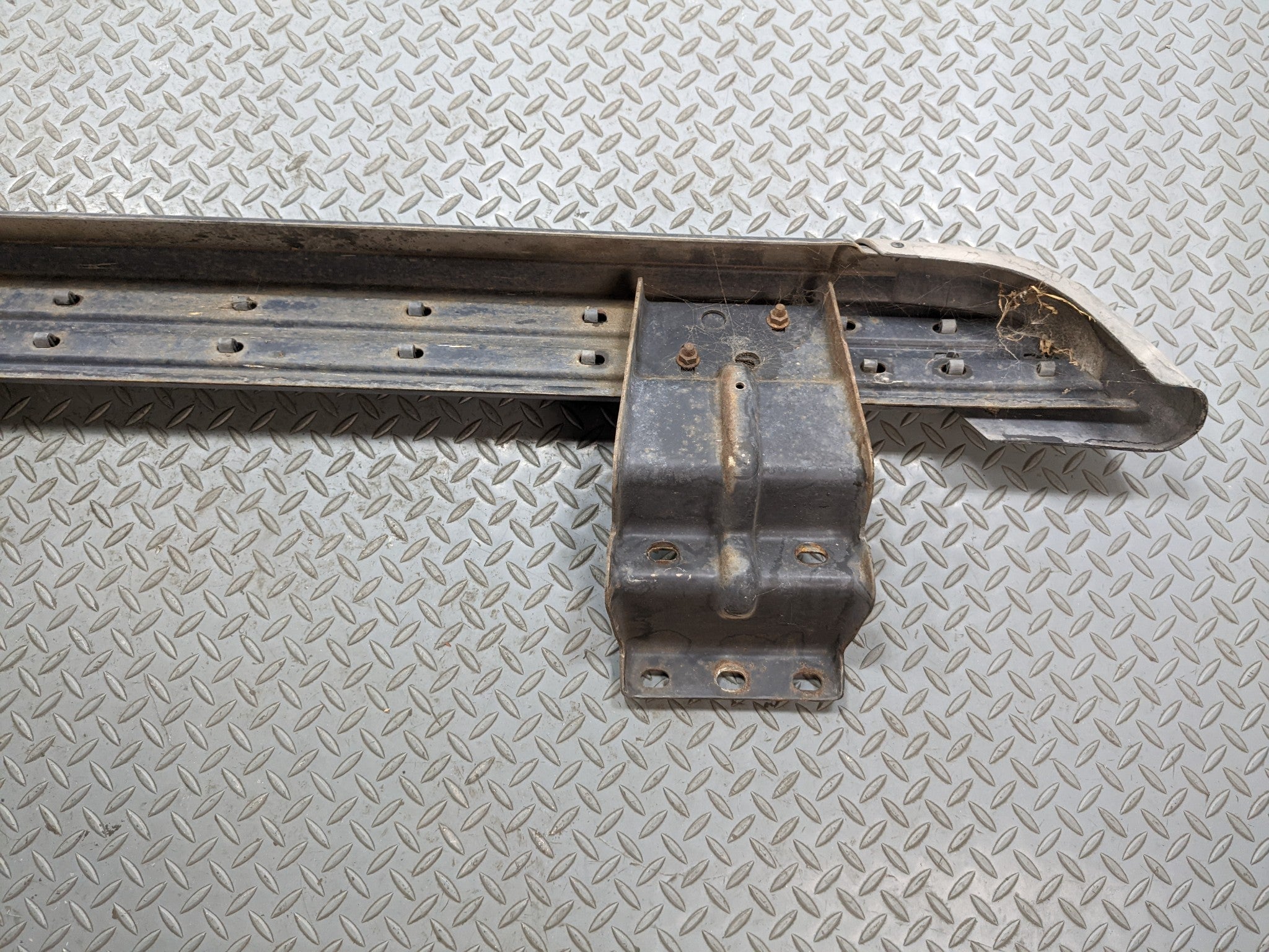 2006 - 2010 FORD EXPLORER OEM RUNNING BOARD STEP PAD RIGHT PASSENGER SIDE