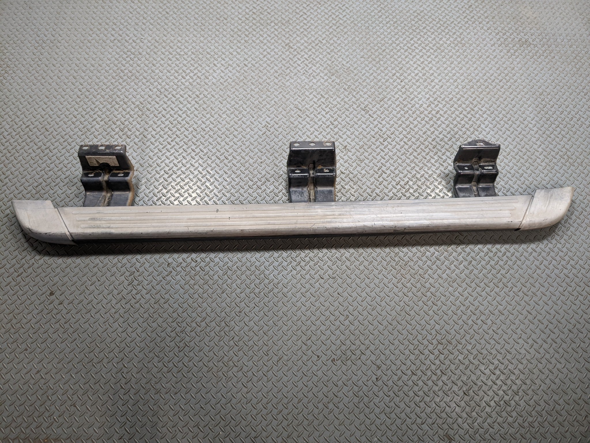 2006 - 2010 FORD EXPLORER OEM RUNNING BOARD STEP PAD LEFT DRIVER SIDE