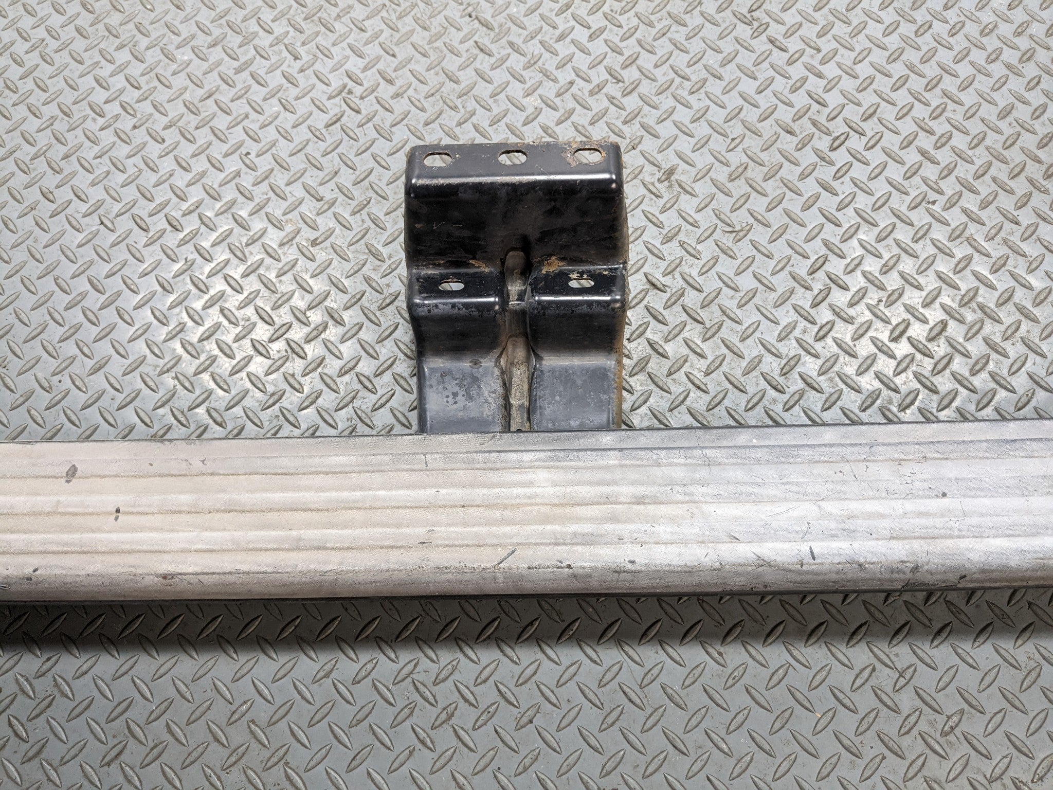 2006 - 2010 FORD EXPLORER OEM RUNNING BOARD STEP PAD LEFT DRIVER SIDE