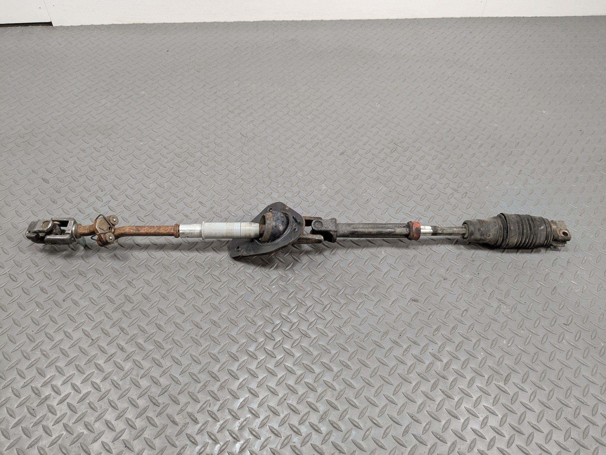 2006 - 2010 FORD EXPLORER OEM UPPER AND LOWER STEERING SHAFT JOINTS ASSEMBLY