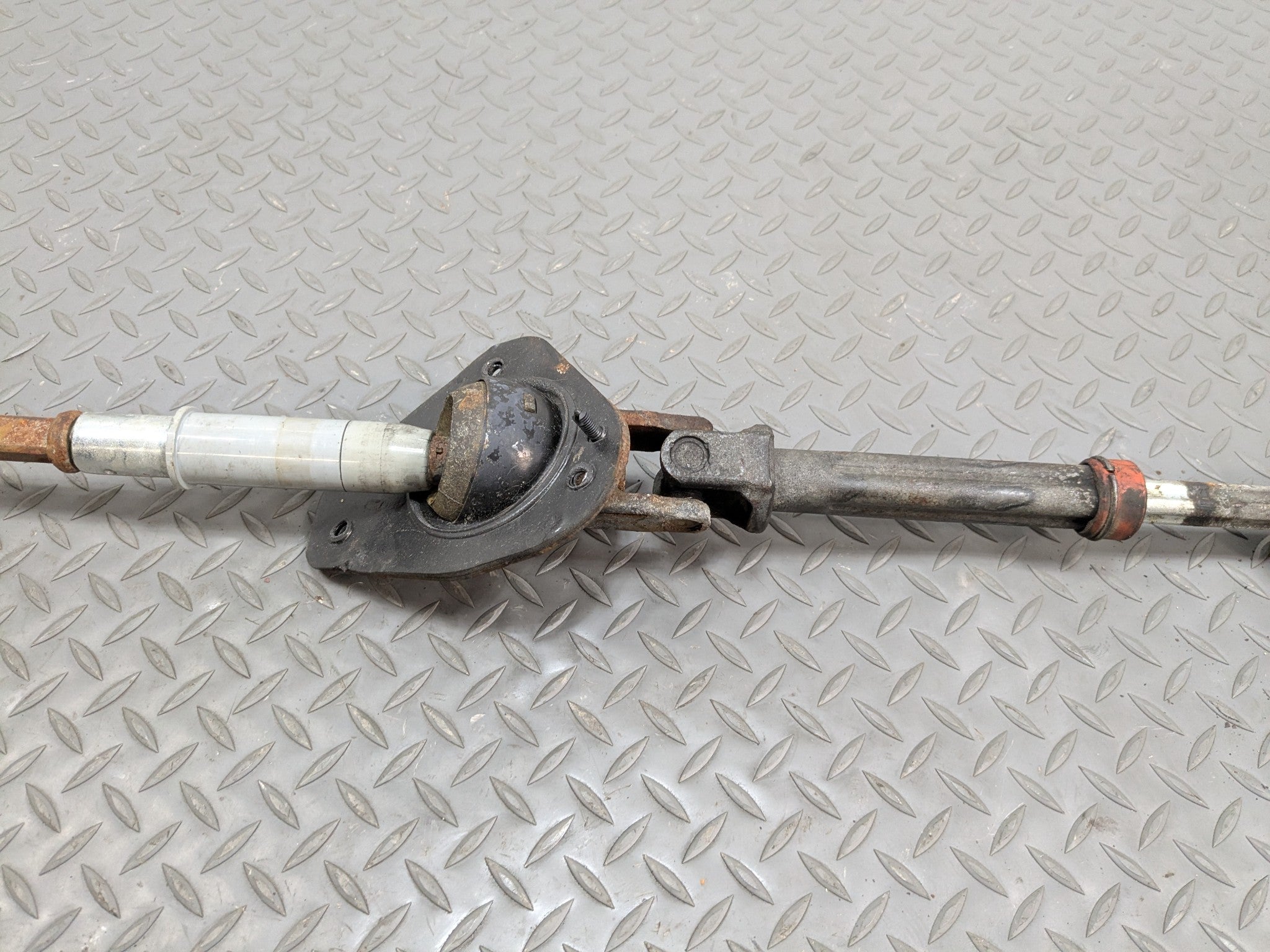 2006 - 2010 FORD EXPLORER OEM UPPER AND LOWER STEERING SHAFT JOINTS ASSEMBLY