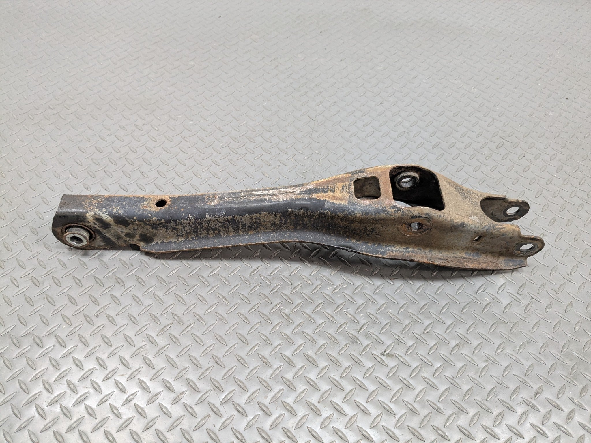 2006 - 2010 FORD EXPLORER OEM LOWER CONTROL ARM SUSPENSION REAR LEFT DRIVER SIDE