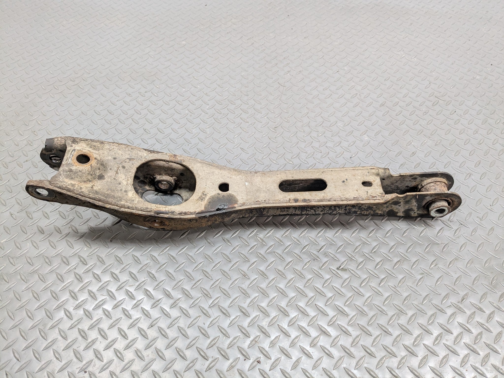 2006 - 2010 FORD EXPLORER OEM LOWER CONTROL ARM SUSPENSION REAR LEFT DRIVER SIDE