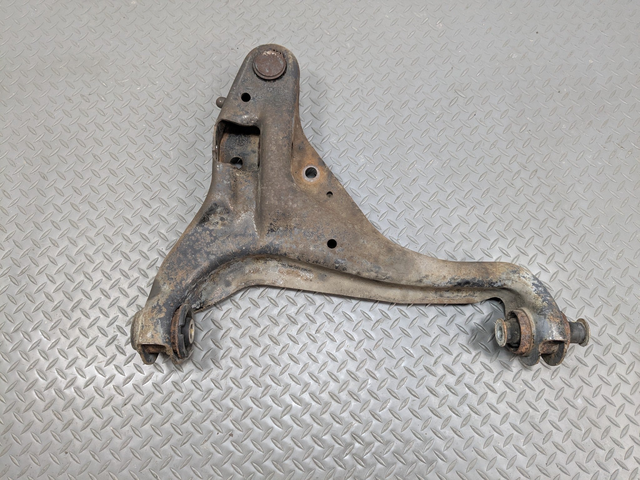 2006 - 2010 FORD EXPLORER OEM LOWER CONTROL ARM FRONT RIGHT PASSENGER SIDE