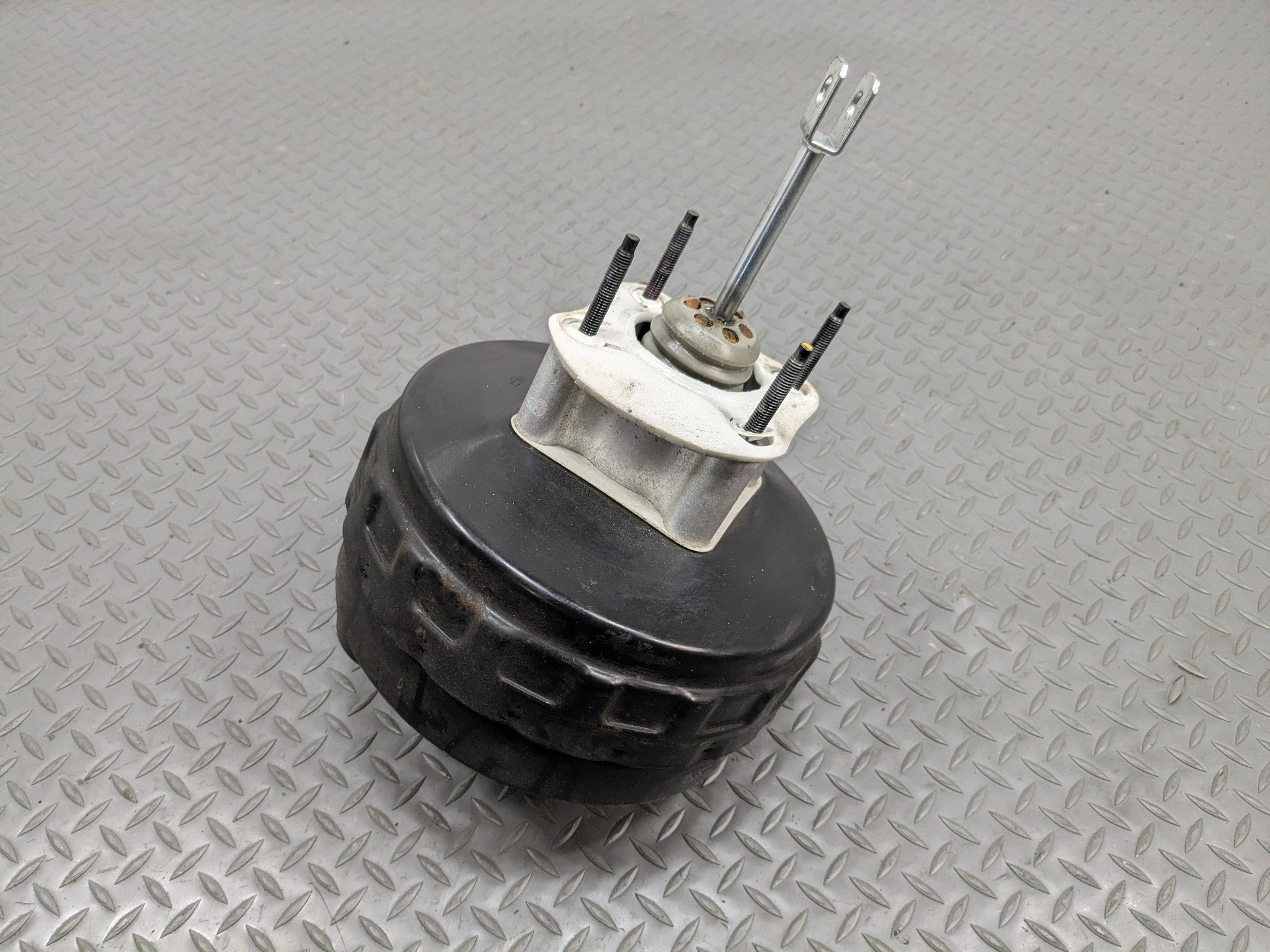 2006 - 2010 FORD EXPLORER OEM POWER BRAKE BOOSTER WITHOUT MASTER CYLINDER