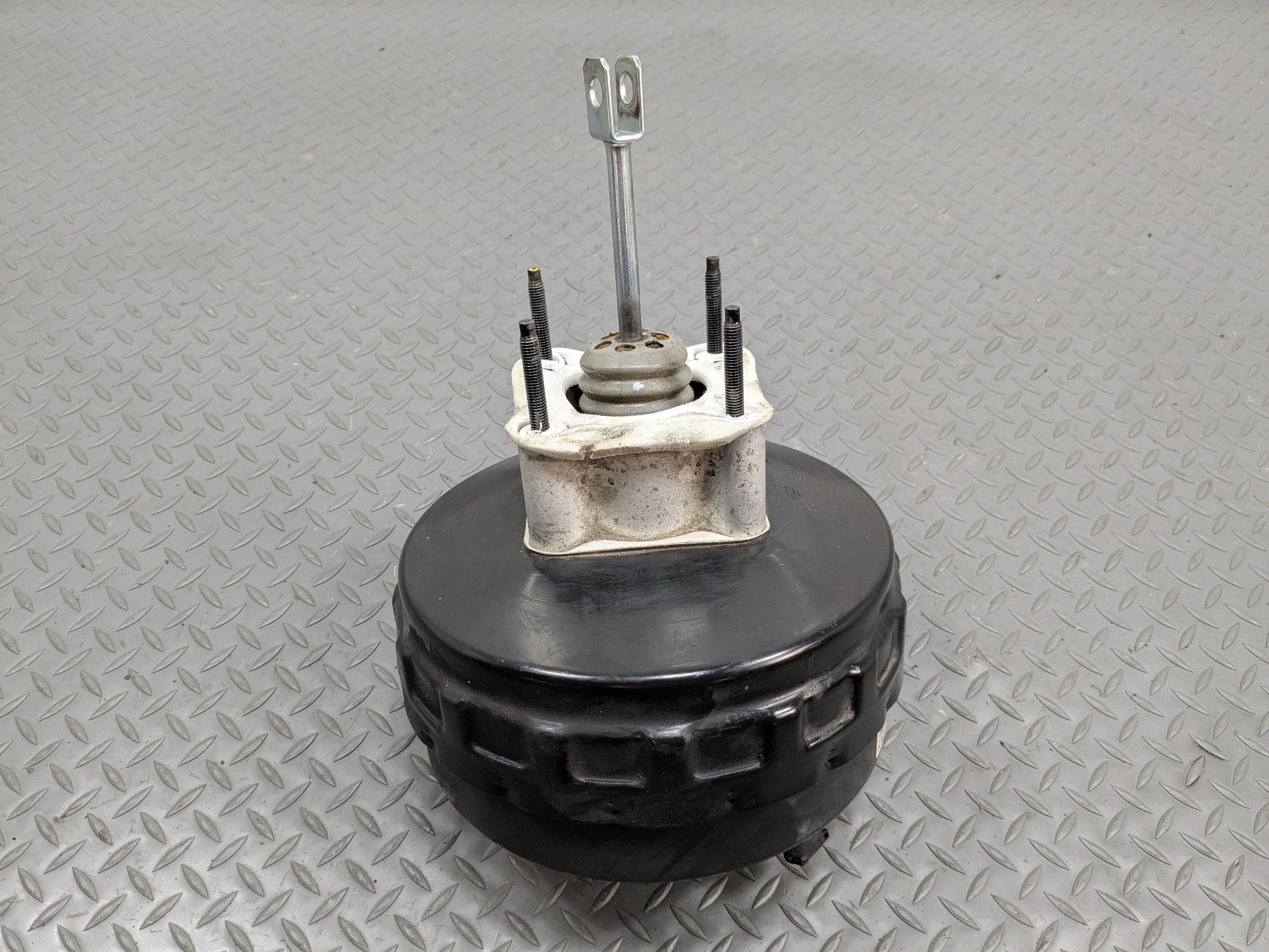 2006 - 2010 FORD EXPLORER OEM POWER BRAKE BOOSTER WITHOUT MASTER CYLINDER