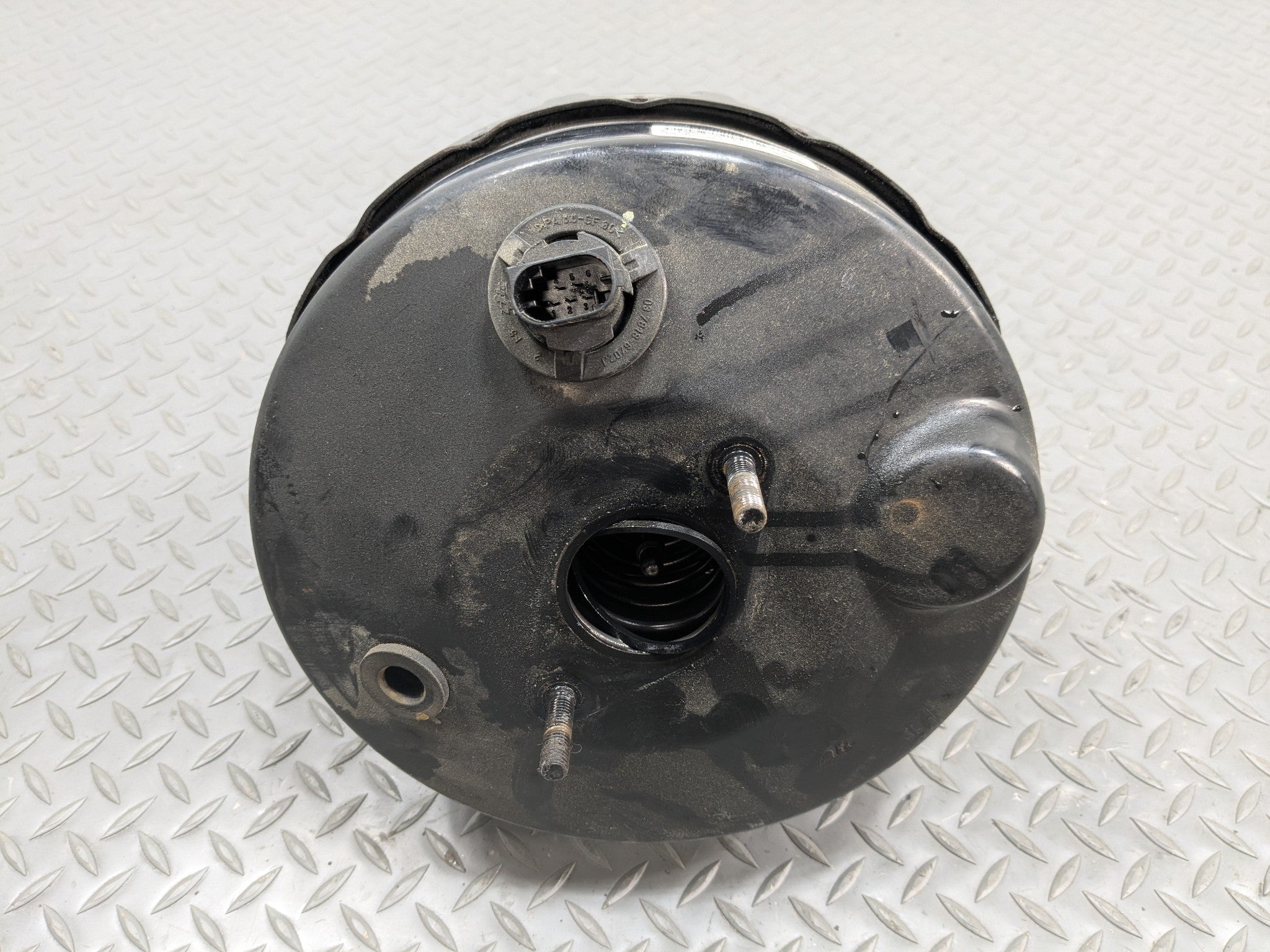 2006 - 2010 FORD EXPLORER OEM POWER BRAKE BOOSTER WITHOUT MASTER CYLINDER