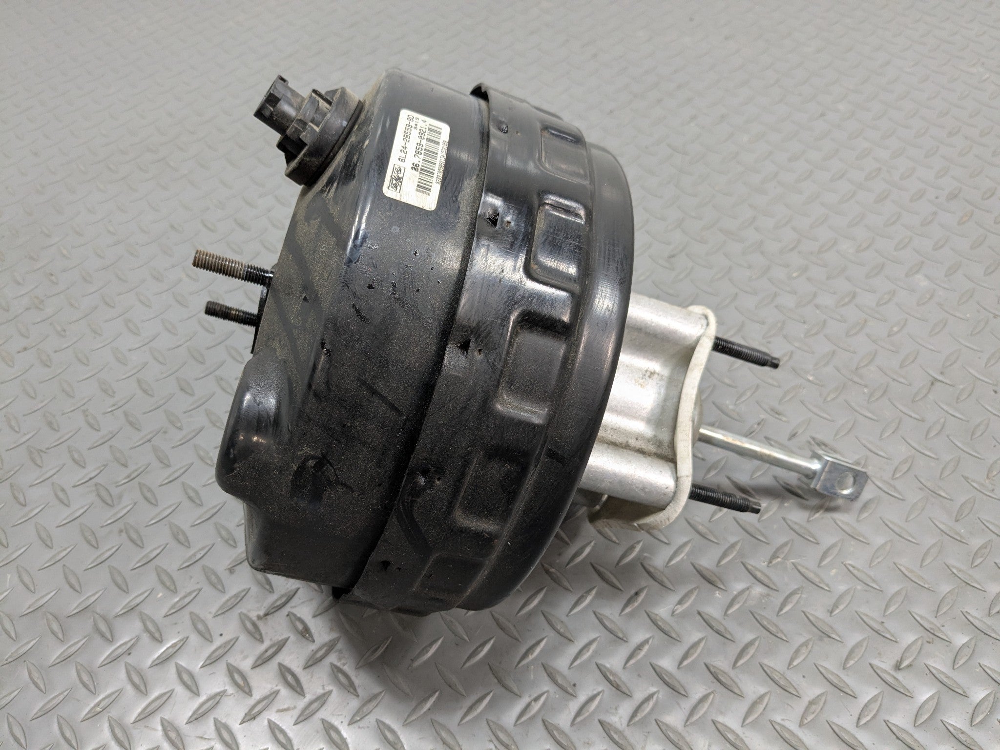 2006 - 2010 FORD EXPLORER OEM POWER BRAKE BOOSTER WITHOUT MASTER CYLINDER