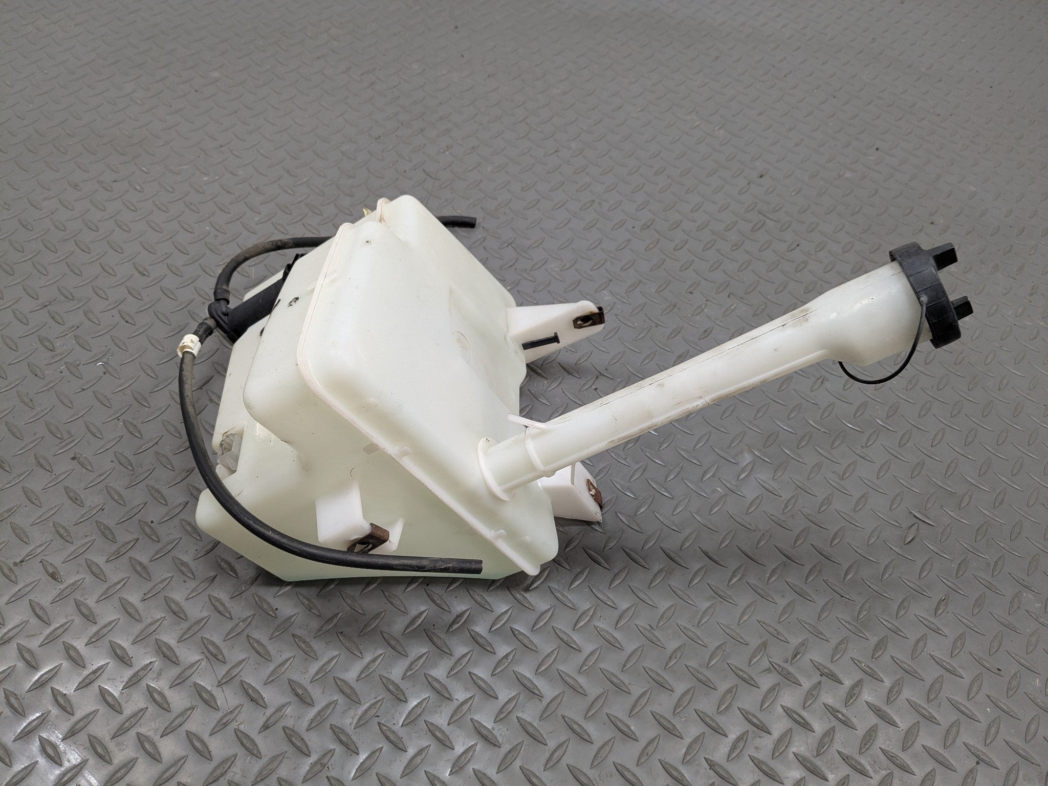 2006 - 2010 FORD EXPLORER OEM WINDSHIELD WASHER BOTTLE FLUID RESERVOIR TANK