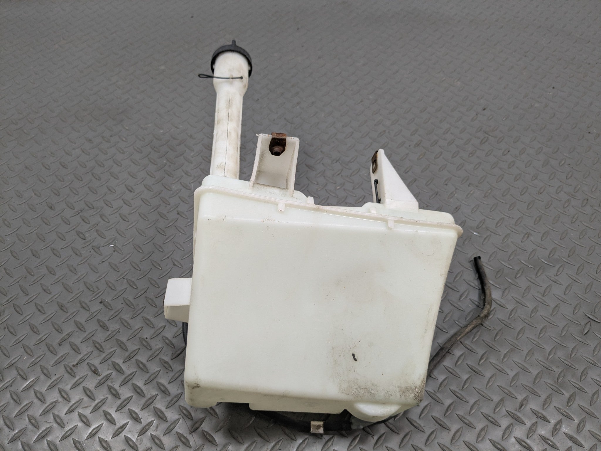 2006 - 2010 FORD EXPLORER OEM WINDSHIELD WASHER BOTTLE FLUID RESERVOIR TANK