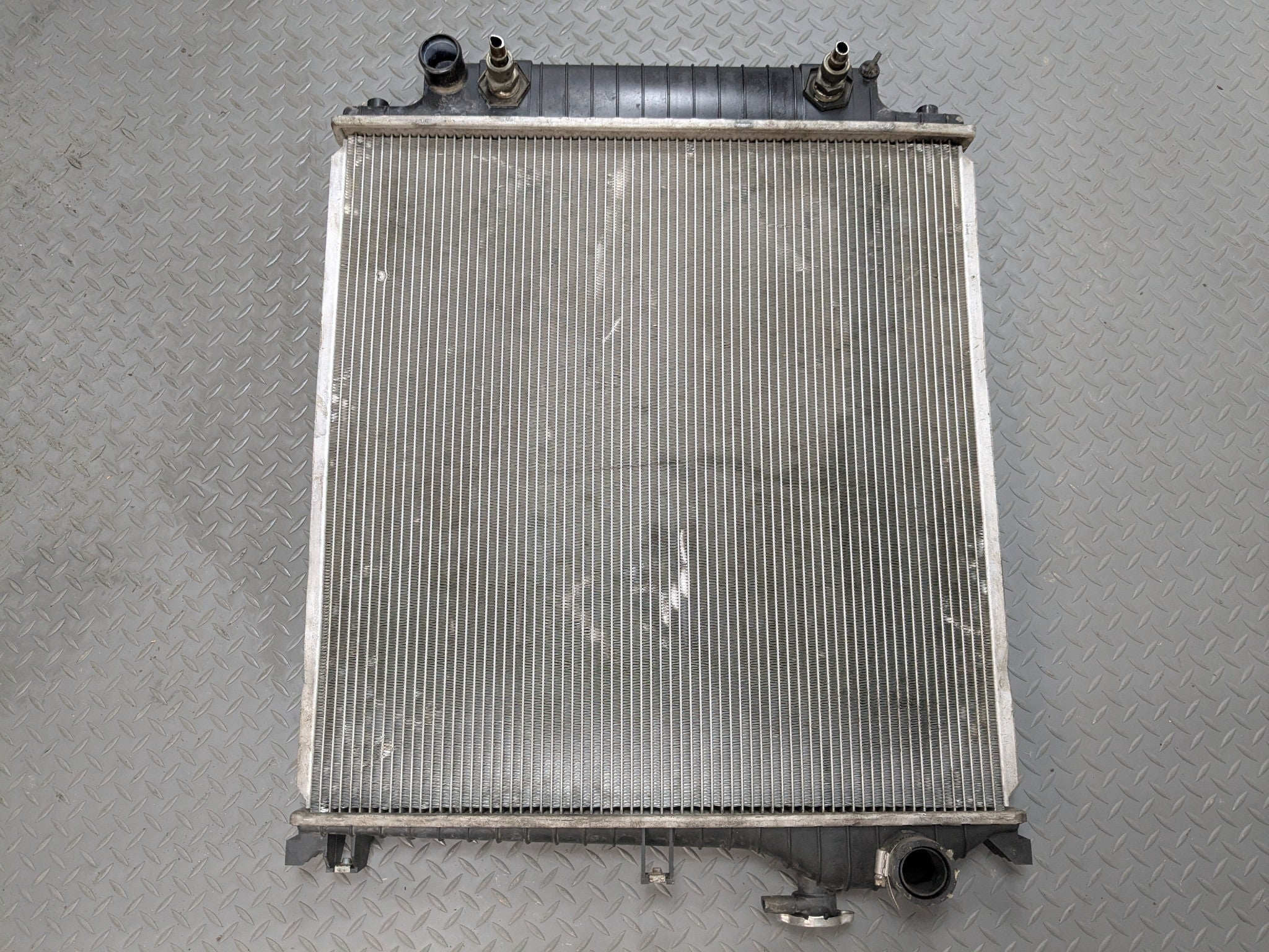 2006 - 2010 FORD EXPLORER OEM ENGINE COOLING RADIATOR ASSEMBLY