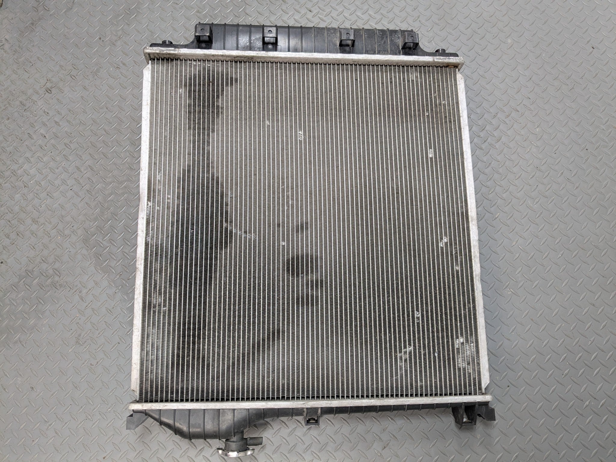 2006 - 2010 FORD EXPLORER OEM ENGINE COOLING RADIATOR ASSEMBLY