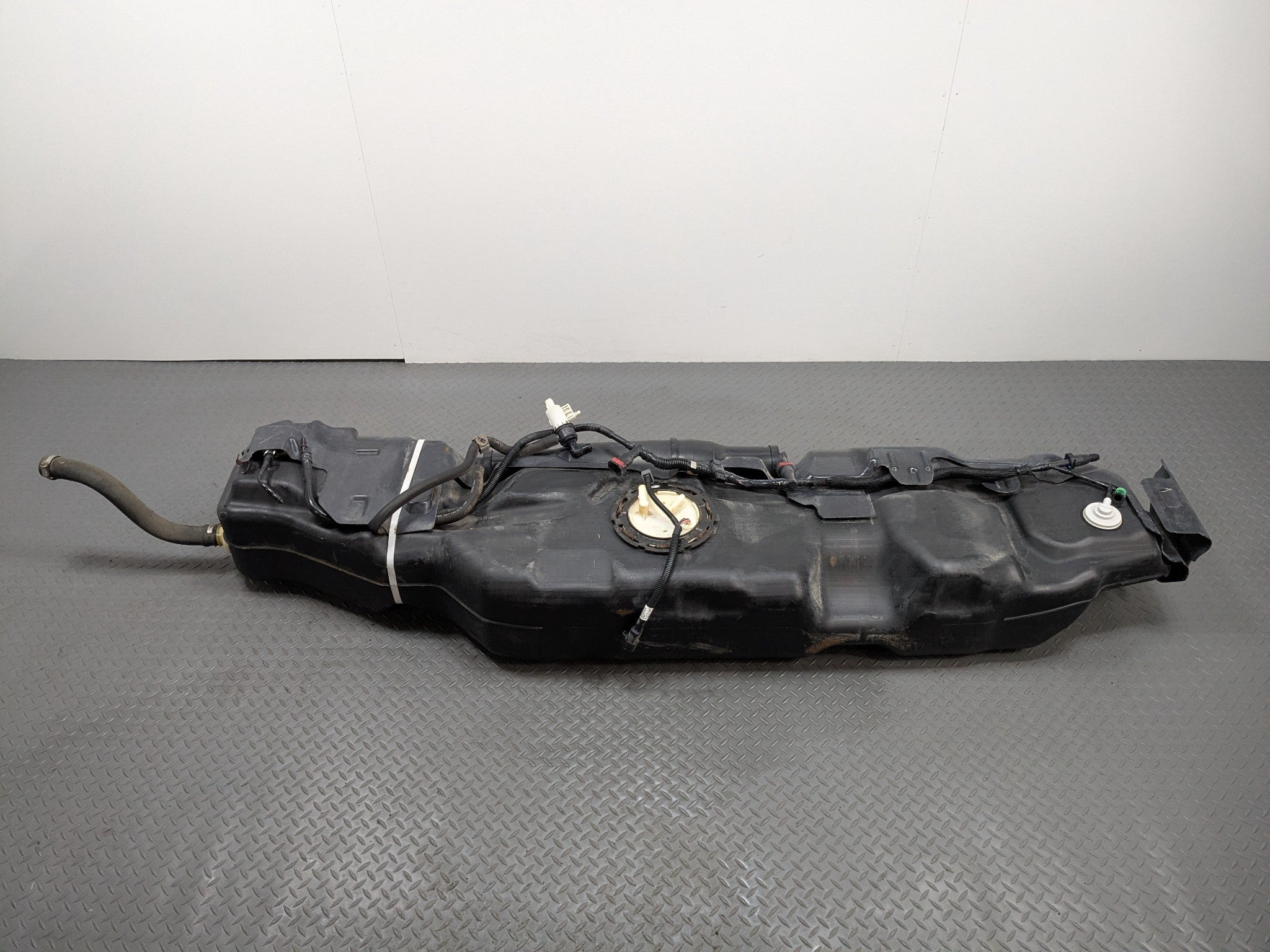 2006 - 2010 FORD EXPLORER OEM GASOLINE GAS FUEL TANK RESERVOIR ASSEMBLY