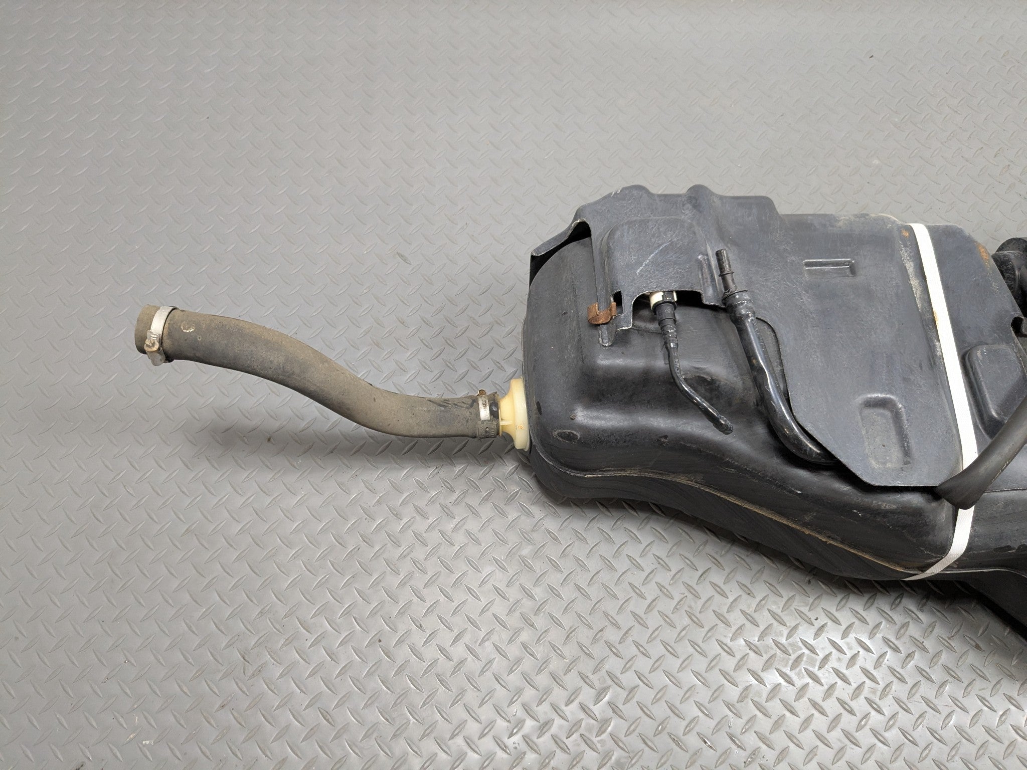 2006 - 2010 FORD EXPLORER OEM GASOLINE GAS FUEL TANK RESERVOIR ASSEMBLY