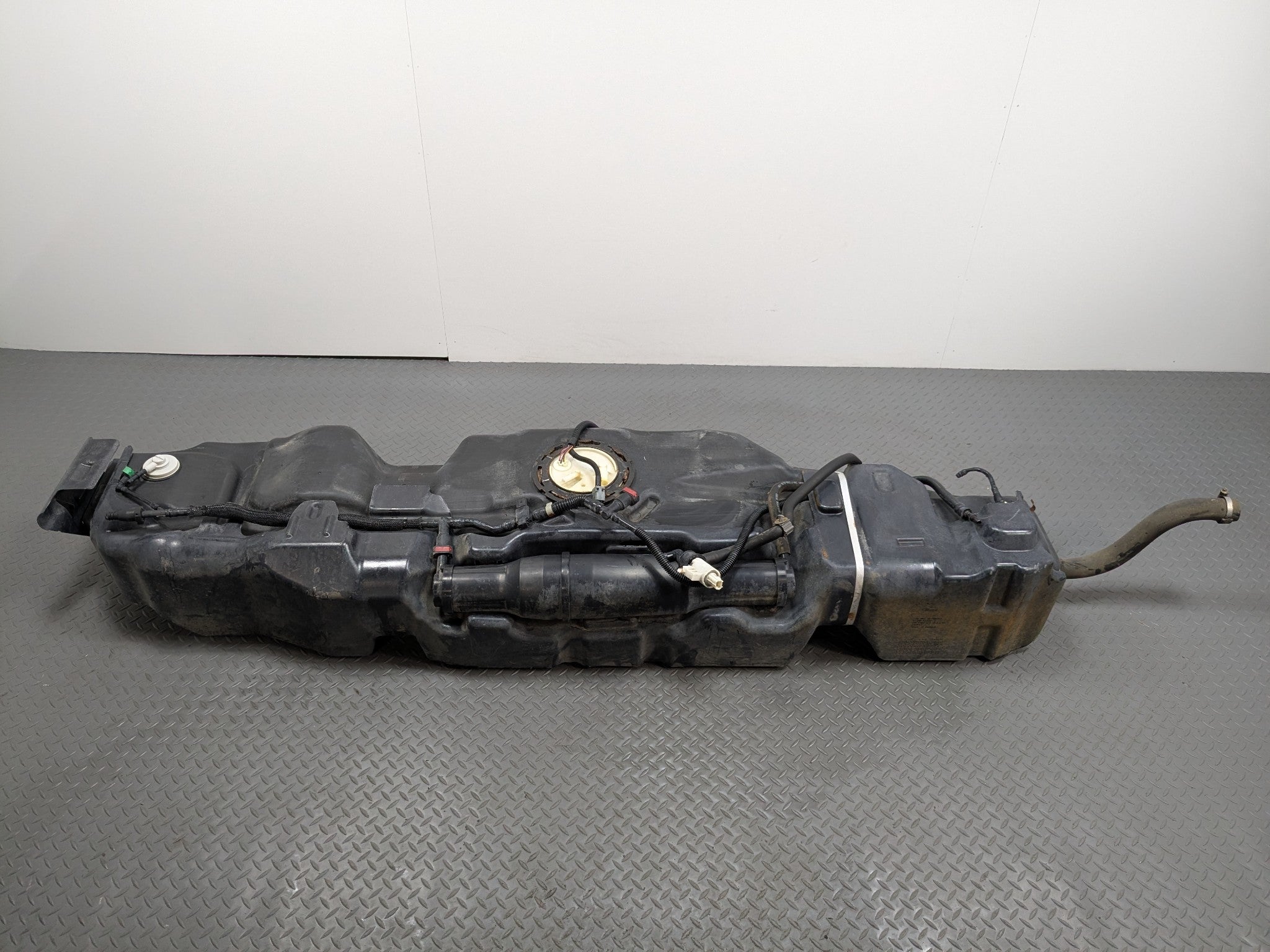 2006 - 2010 FORD EXPLORER OEM GASOLINE GAS FUEL TANK RESERVOIR ASSEMBLY