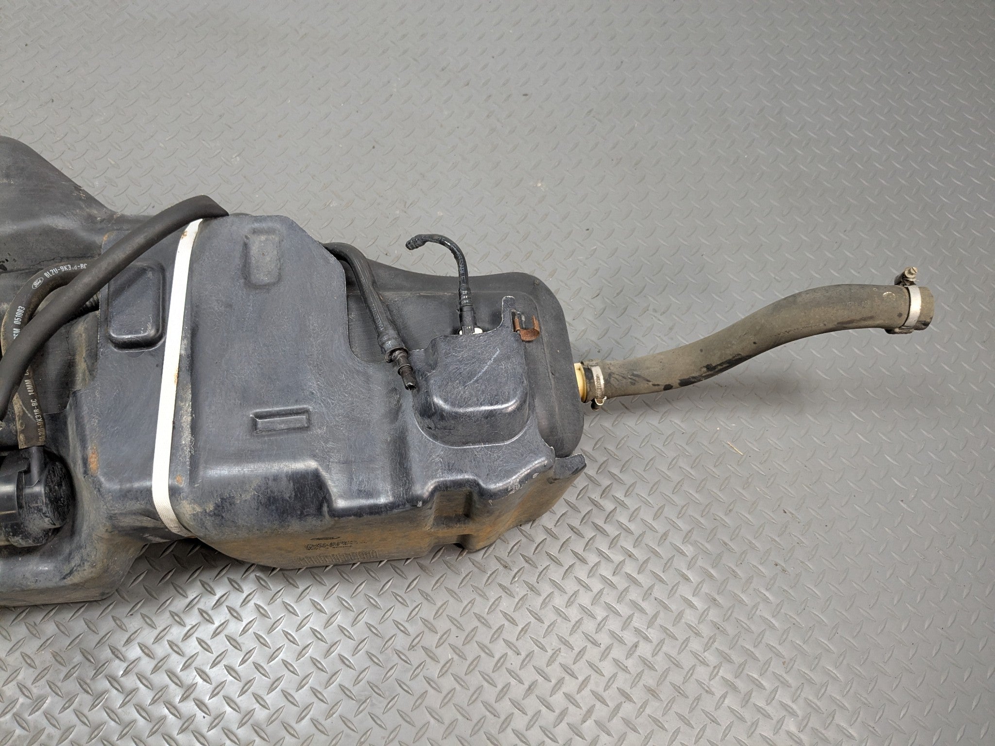 2006 - 2010 FORD EXPLORER OEM GASOLINE GAS FUEL TANK RESERVOIR ASSEMBLY