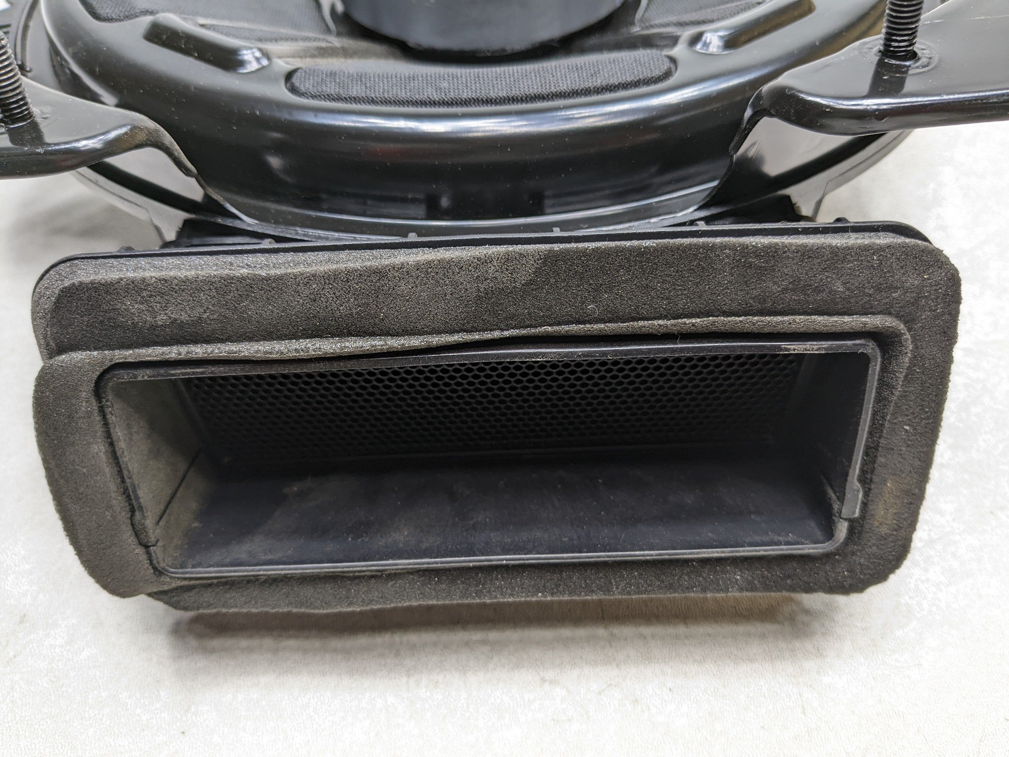19 - 24 VOLVO S60 OEM SPEAKER SUBWOOFER DOOR AUDIO SYSTEM REAR LEFT AND RIGHT