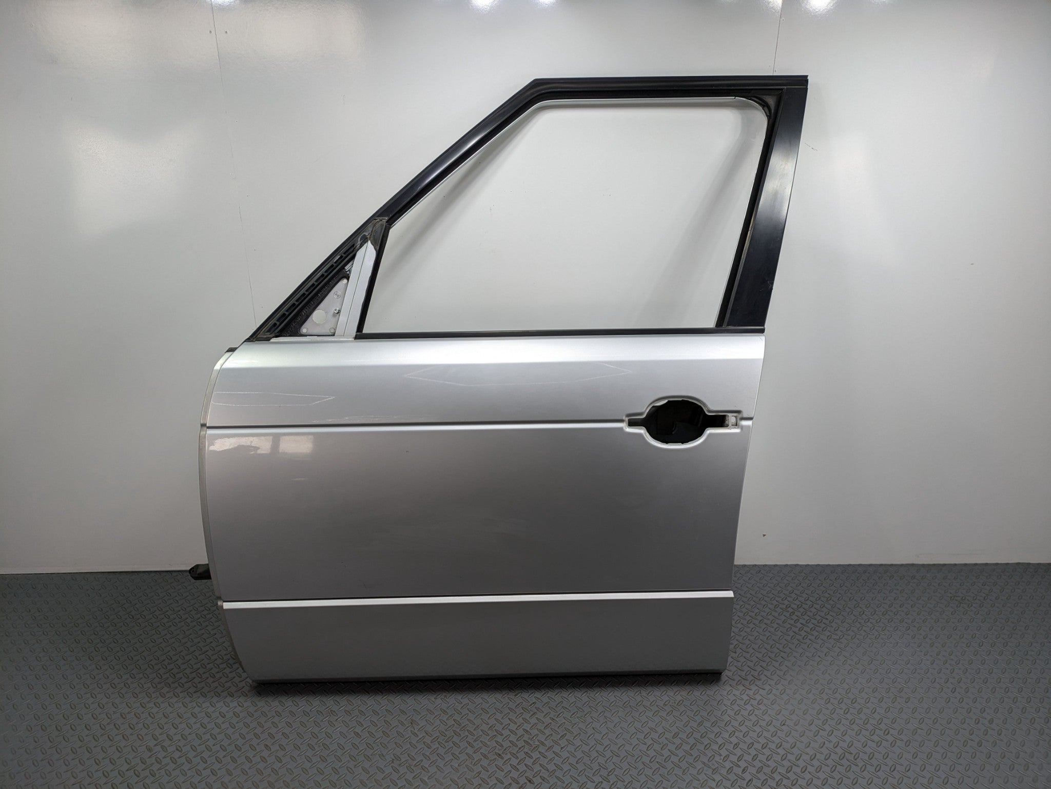 03 - 05 LAND RANGE ROVER OEM DOOR SHELL PANEL ZAMBEZI SILVER FRONT LEFT SIDE