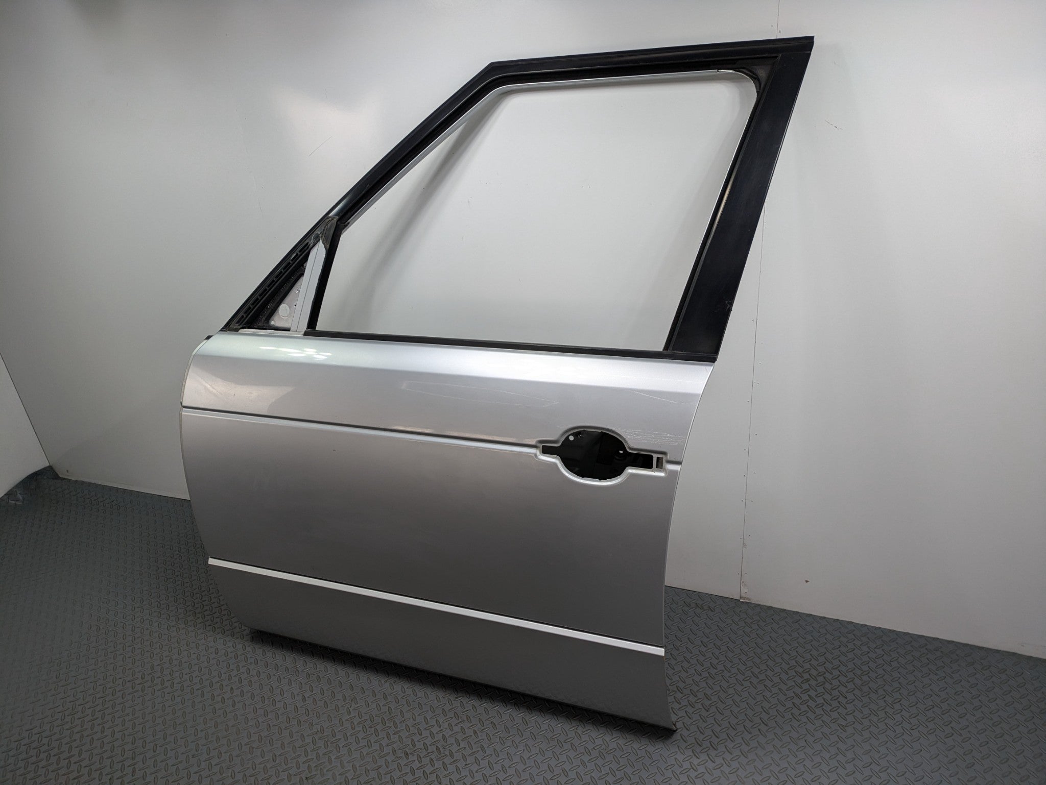 03 - 05 LAND RANGE ROVER OEM DOOR SHELL PANEL ZAMBEZI SILVER FRONT LEFT SIDE