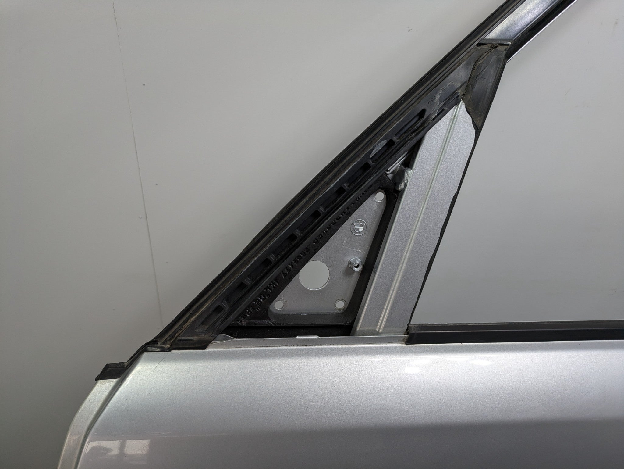 03 - 05 LAND RANGE ROVER OEM DOOR SHELL PANEL ZAMBEZI SILVER FRONT LEFT SIDE