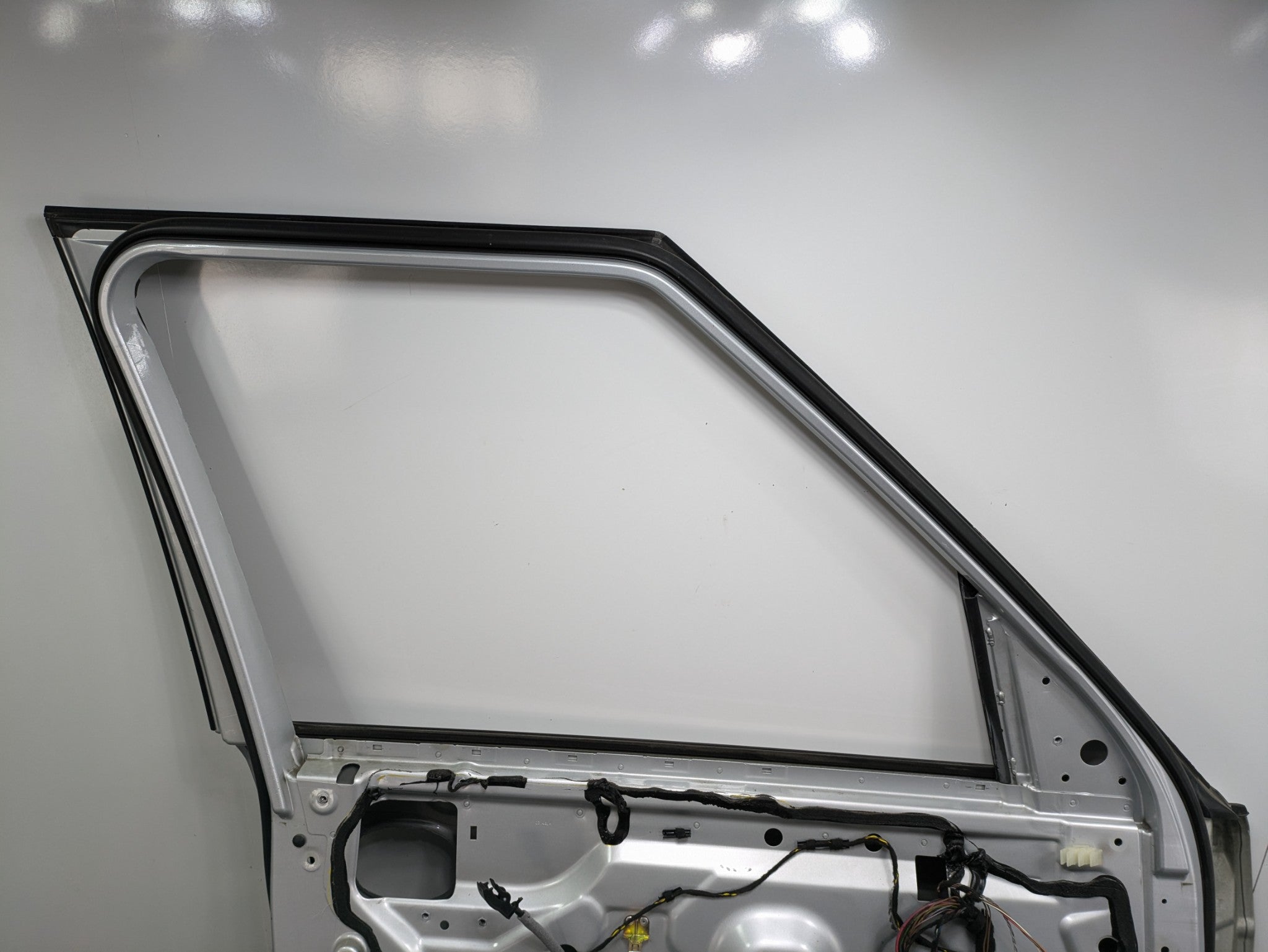 03 - 05 LAND RANGE ROVER OEM DOOR SHELL PANEL ZAMBEZI SILVER FRONT LEFT SIDE