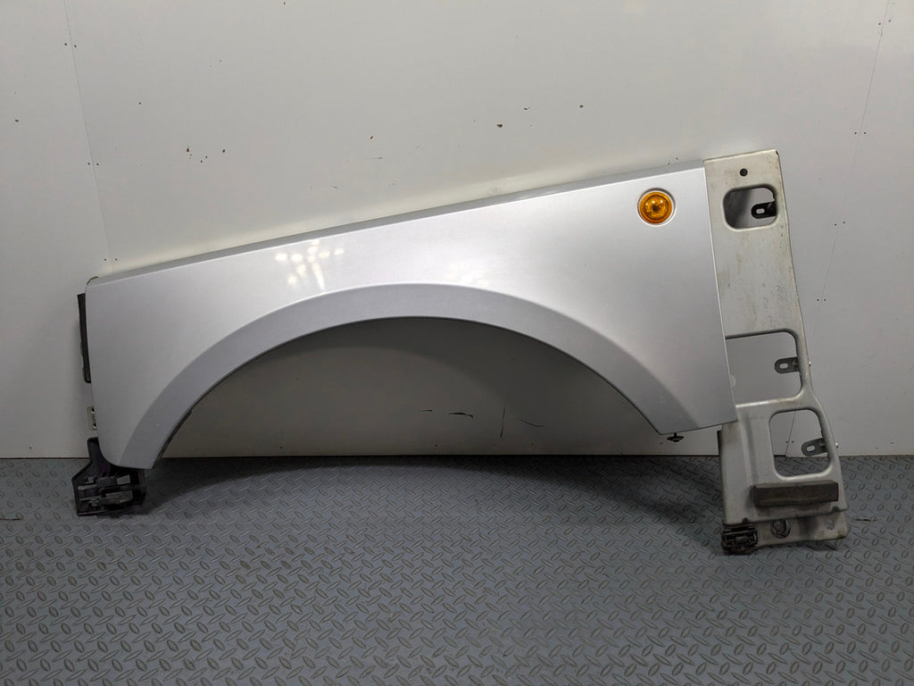 2003 - 2005 LAND ROVER RANGE ROVER OEM FENDER WITH SIDE LAMP FRONT LEFT DRIVER