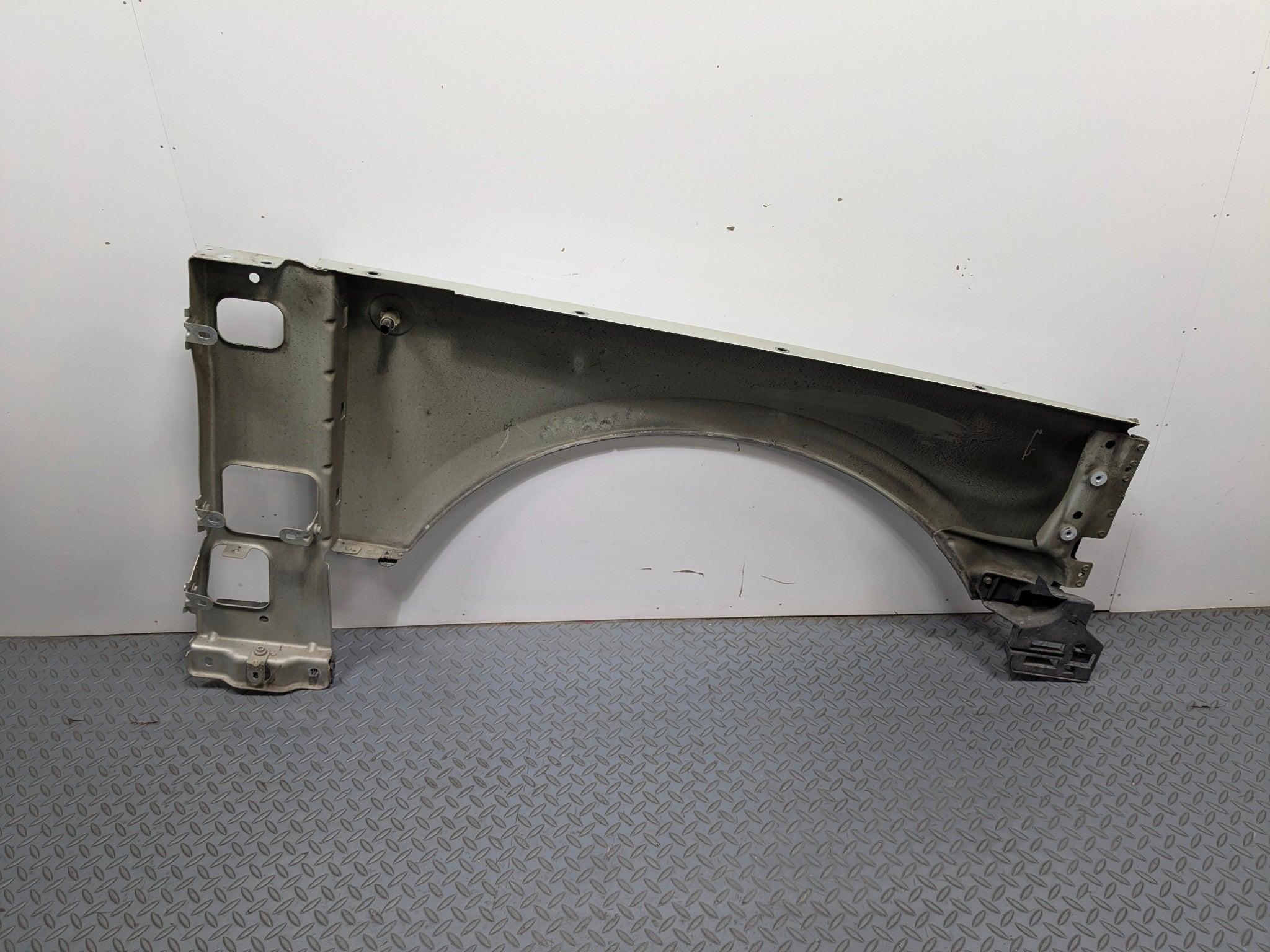 2003 - 2005 LAND ROVER RANGE ROVER OEM FENDER WITH SIDE LAMP FRONT LEFT DRIVER