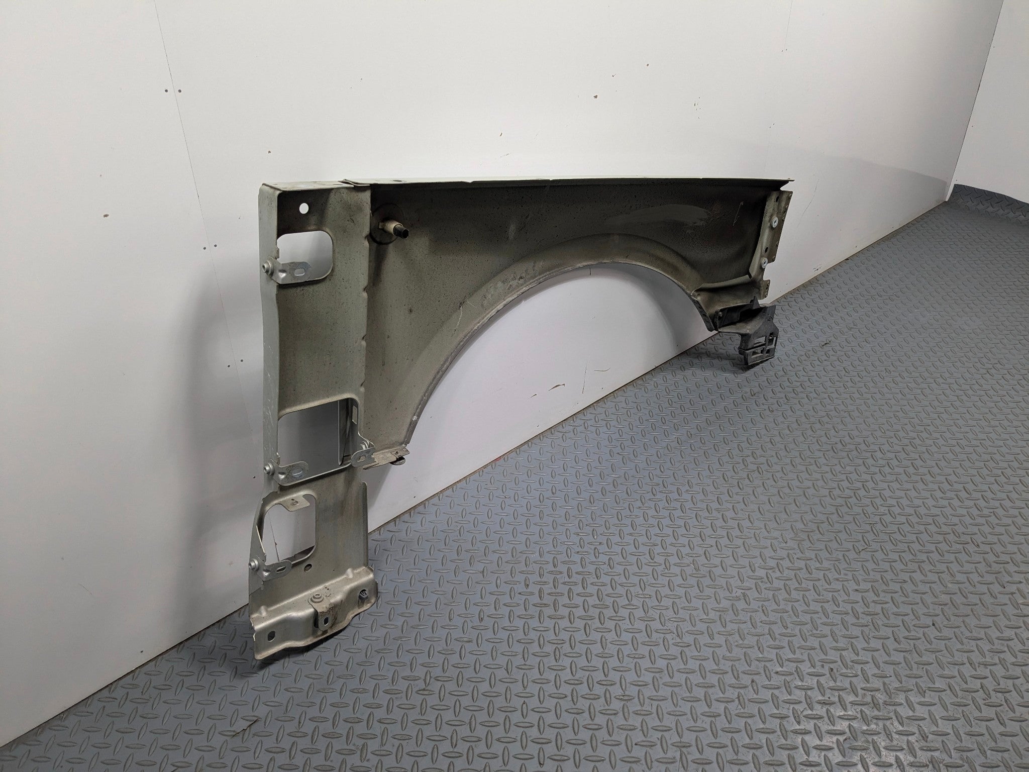 2003 - 2005 LAND ROVER RANGE ROVER OEM FENDER WITH SIDE LAMP FRONT LEFT DRIVER