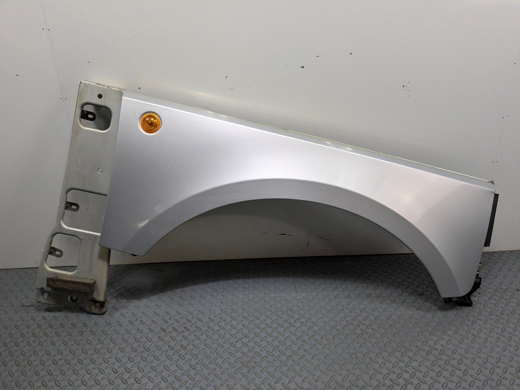 03 - 2005 LAND ROVER RANGE ROVER OEM FENDER WITH SIDE LAMP FRONT RIGHT PASSENGER