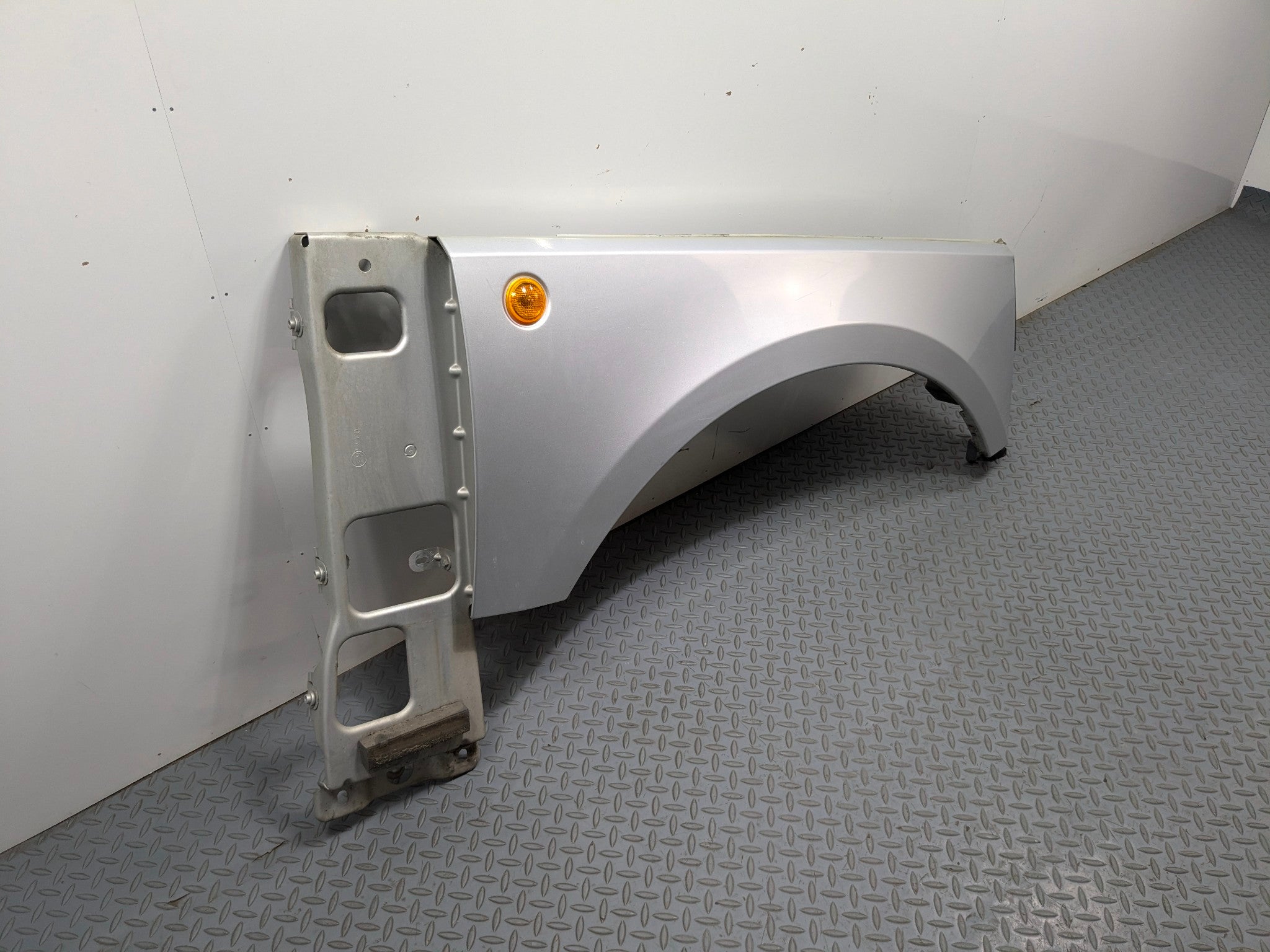 03 - 2005 LAND ROVER RANGE ROVER OEM FENDER WITH SIDE LAMP FRONT RIGHT PASSENGER