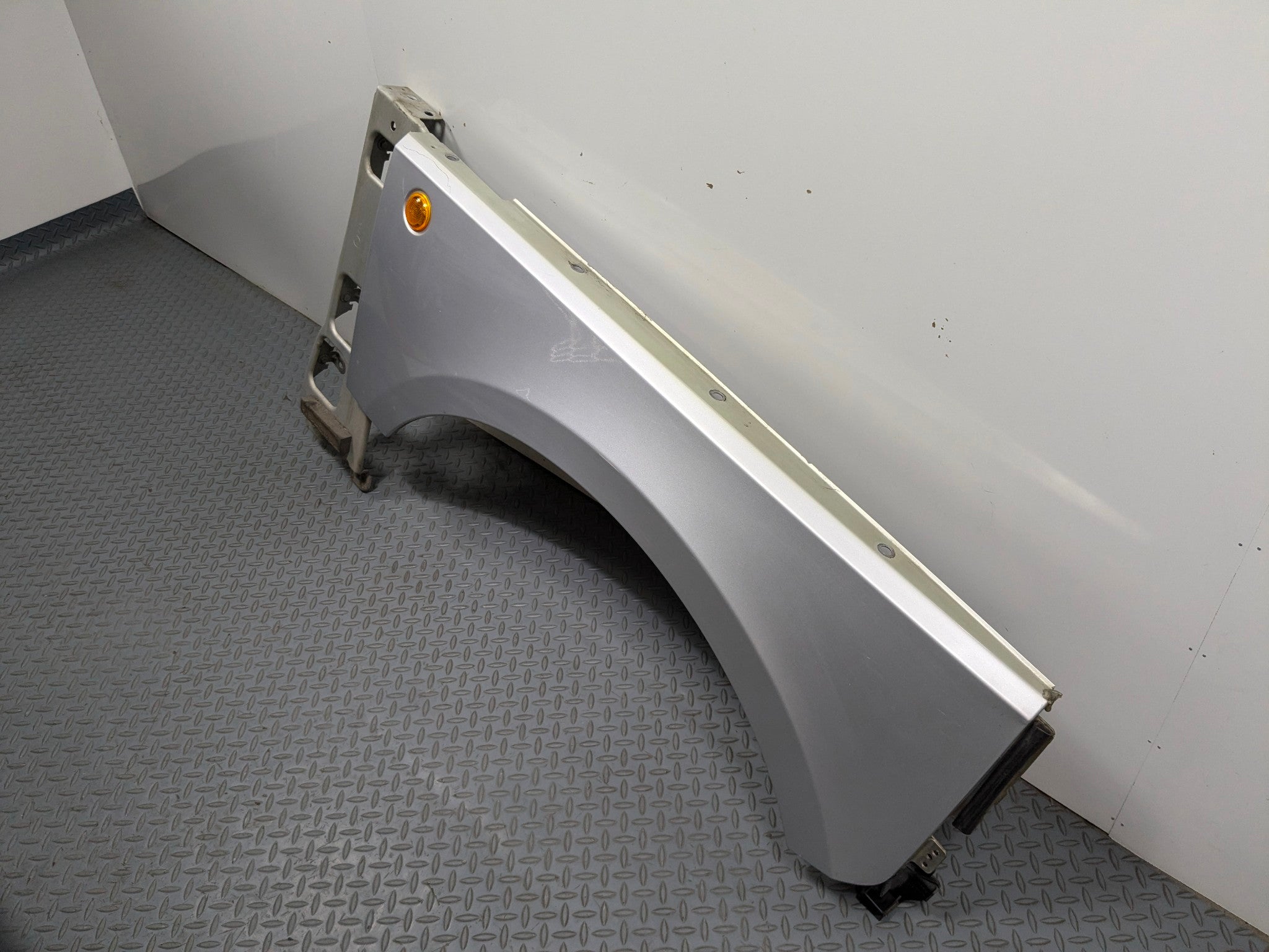 03 - 2005 LAND ROVER RANGE ROVER OEM FENDER WITH SIDE LAMP FRONT RIGHT PASSENGER