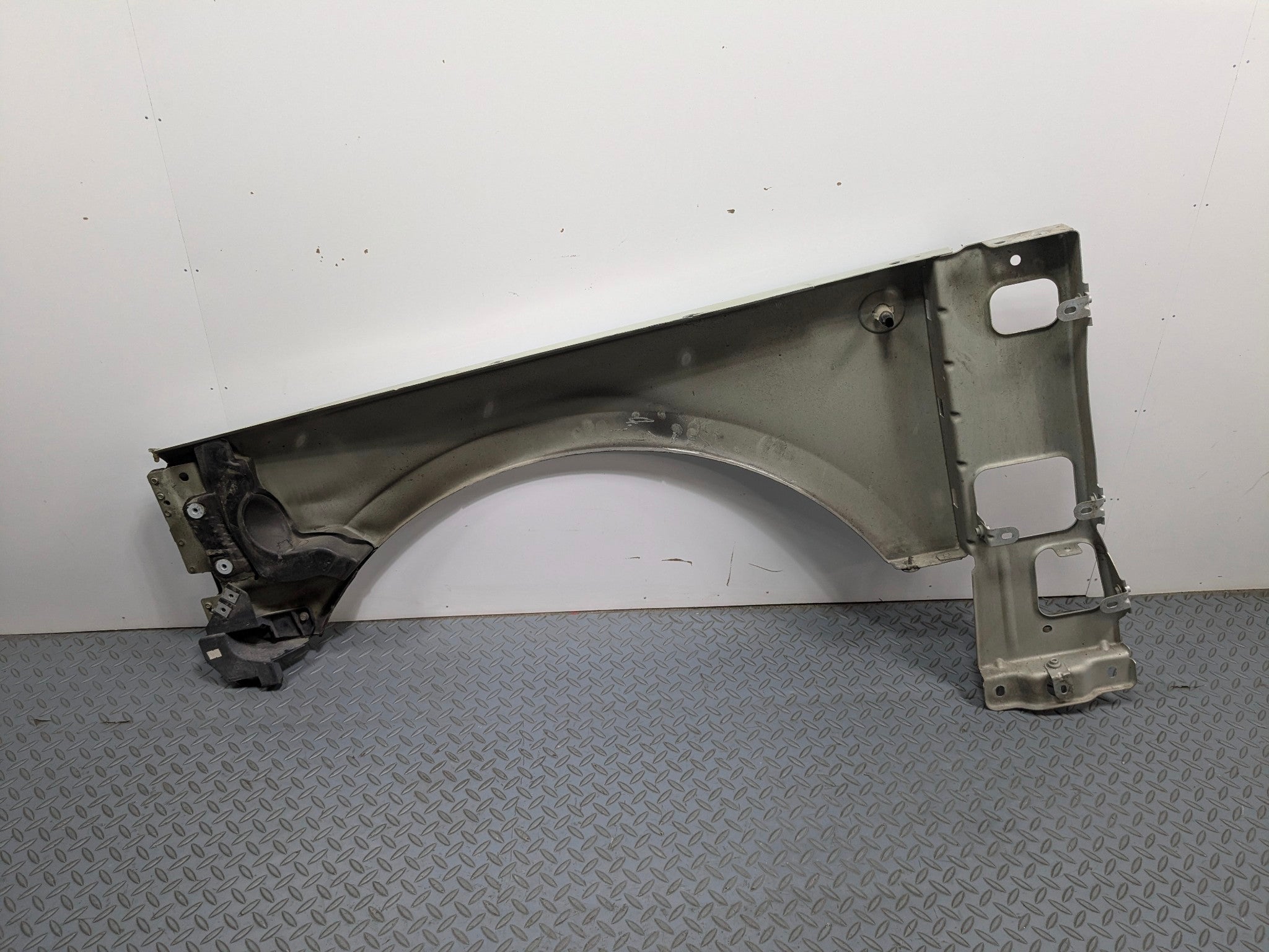 03 - 2005 LAND ROVER RANGE ROVER OEM FENDER WITH SIDE LAMP FRONT RIGHT PASSENGER