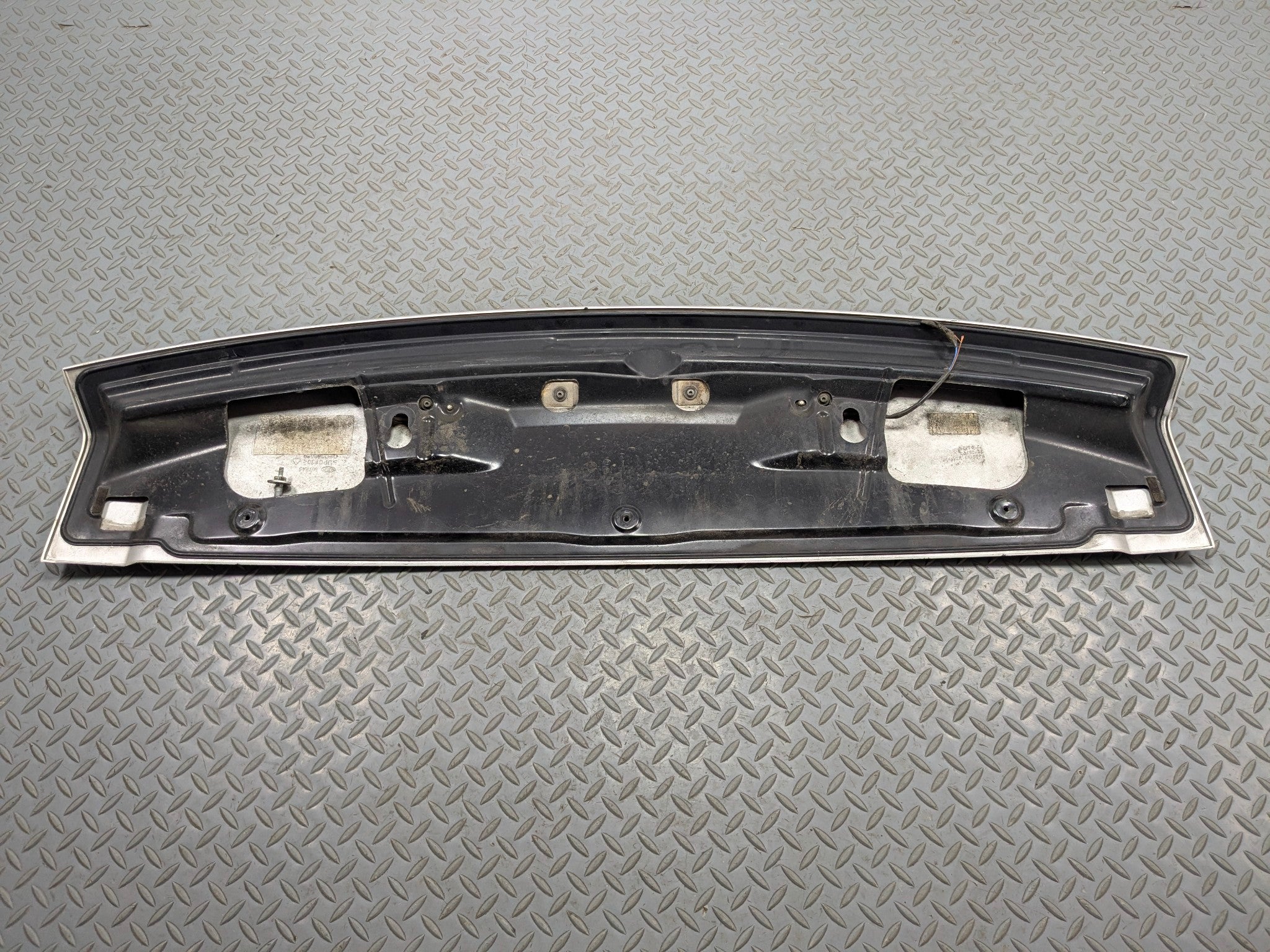 2003 - 2005 LAND ROVER RANGE ROVER OEM REAR TAILGATE TRUNK SPOILER WING FITS