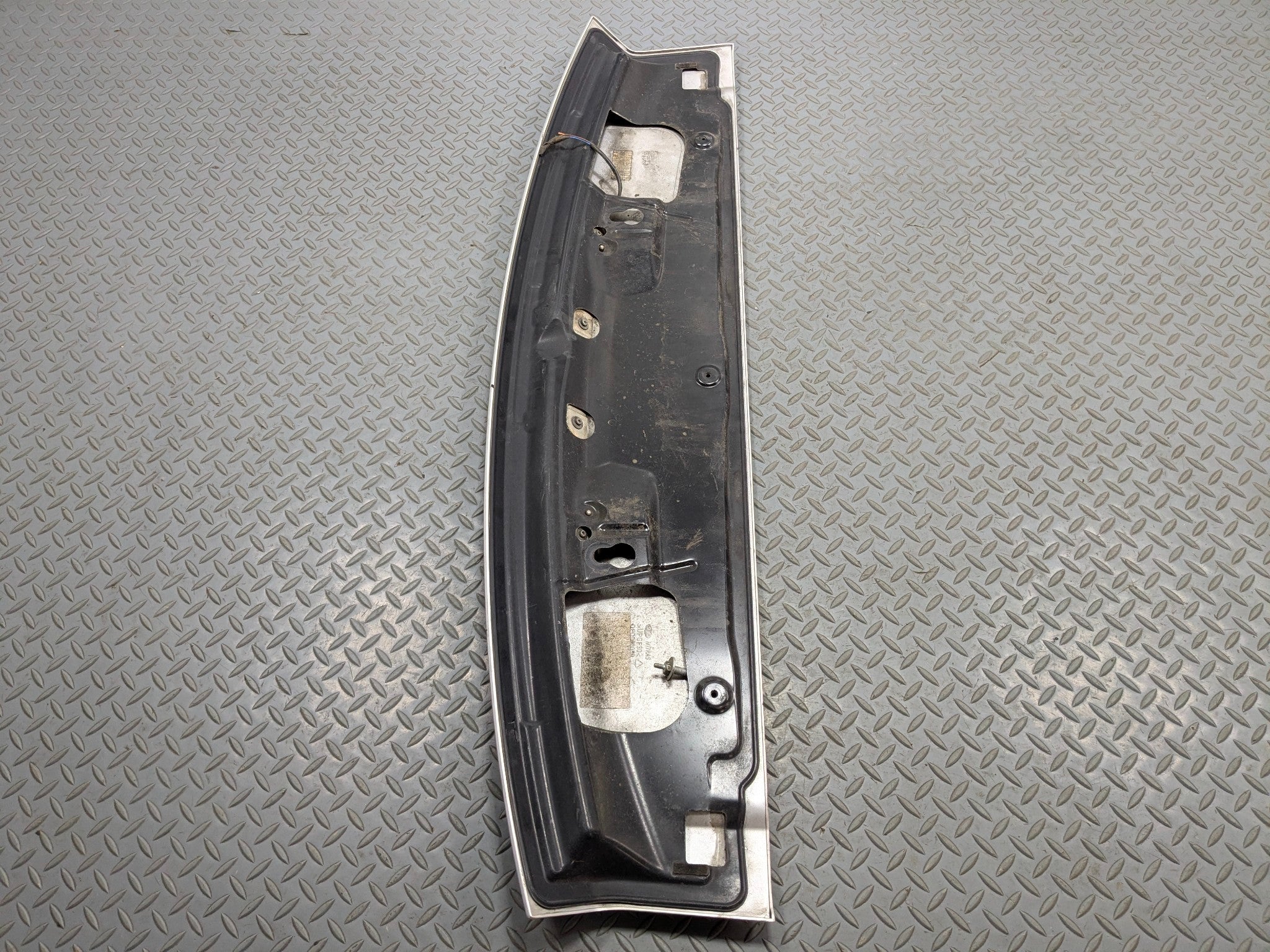 2003 - 2005 LAND ROVER RANGE ROVER OEM REAR TAILGATE TRUNK SPOILER WING FITS