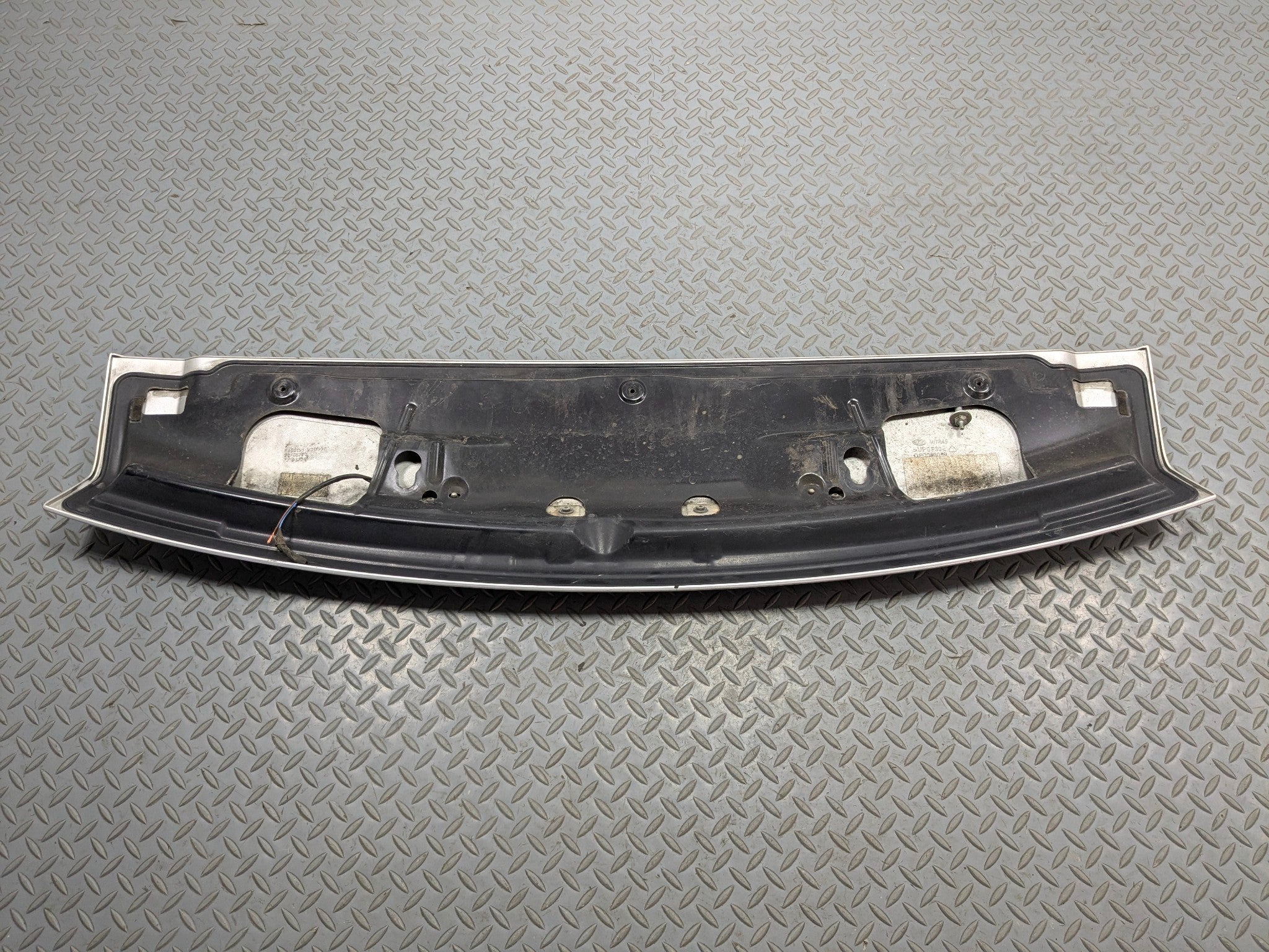 2003 - 2005 LAND ROVER RANGE ROVER OEM REAR TAILGATE TRUNK SPOILER WING FITS