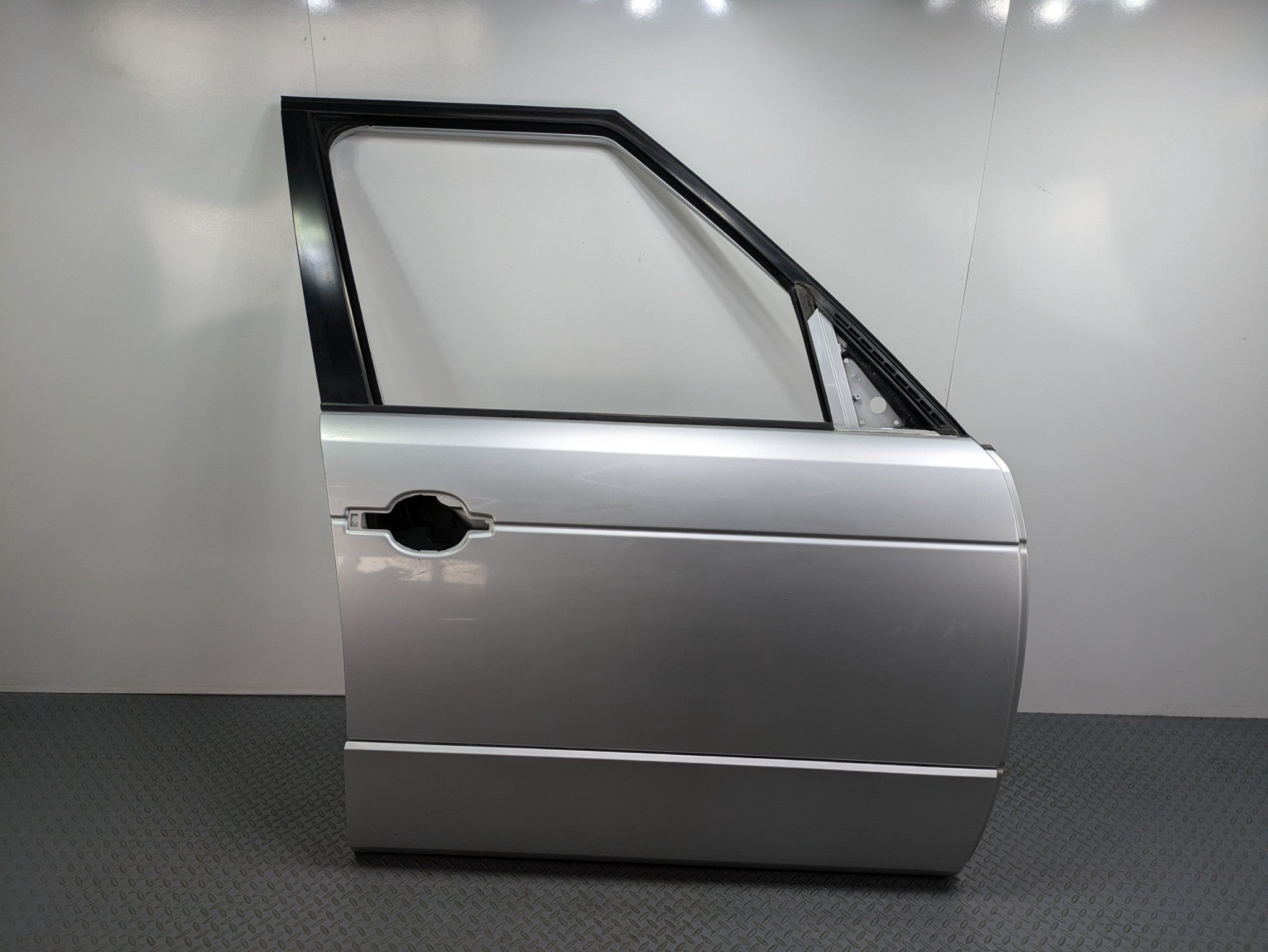 03 - 05 LAND RANGE ROVER OEM DOOR SHELL PANEL ZAMBEZI SILVER FRONT RIGHT SIDE