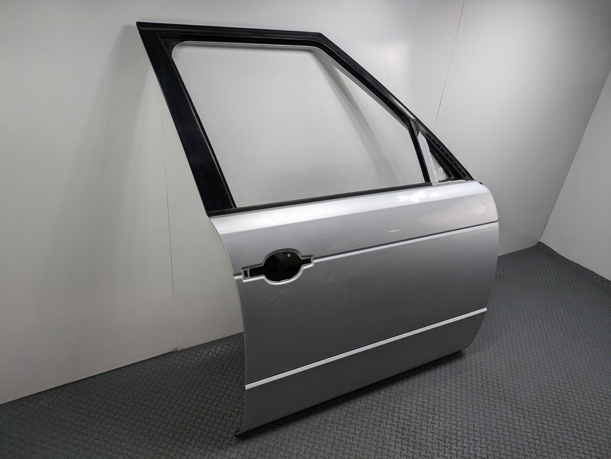 03 - 05 LAND RANGE ROVER OEM DOOR SHELL PANEL ZAMBEZI SILVER FRONT RIGHT SIDE