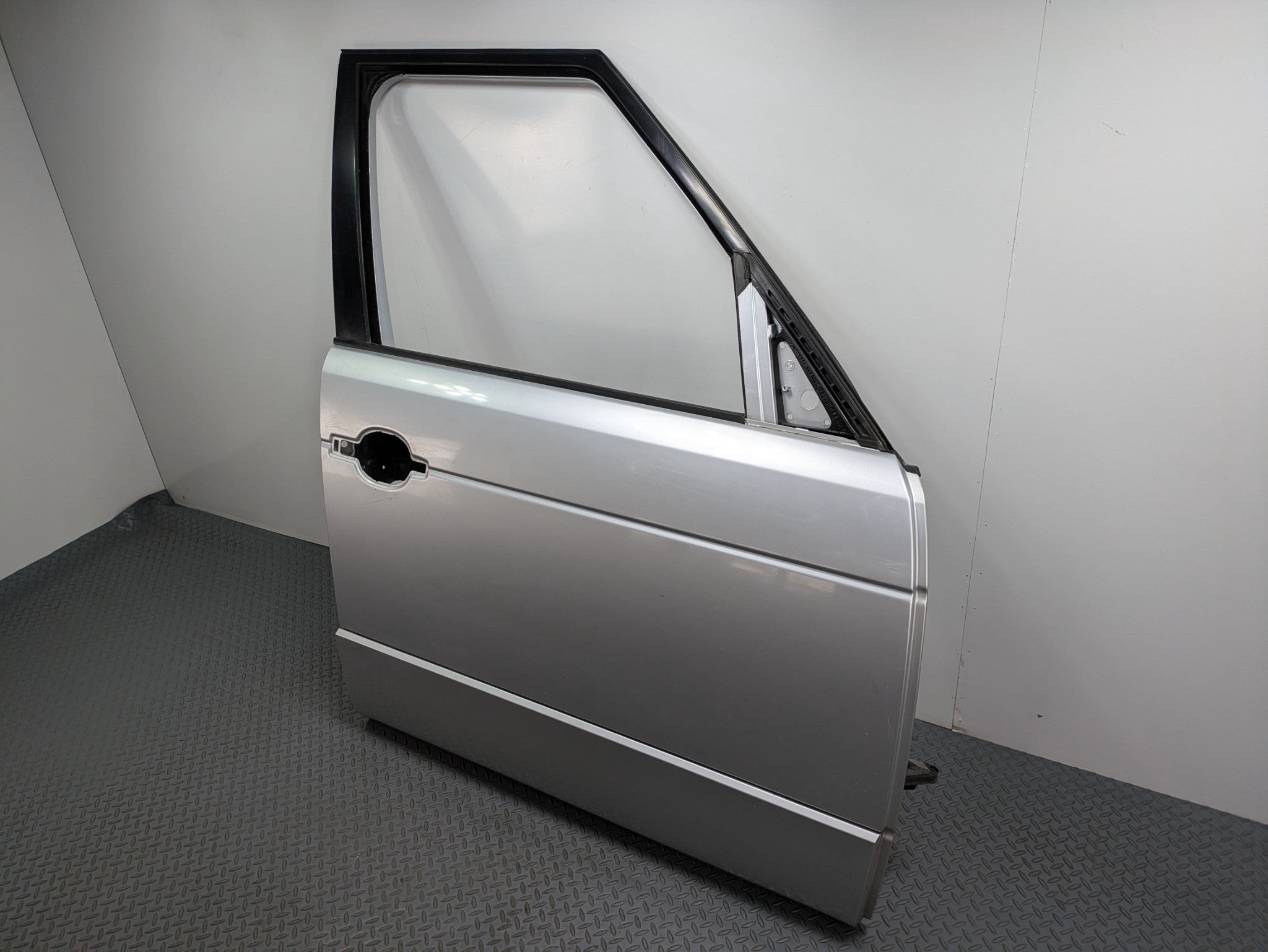 03 - 05 LAND RANGE ROVER OEM DOOR SHELL PANEL ZAMBEZI SILVER FRONT RIGHT SIDE