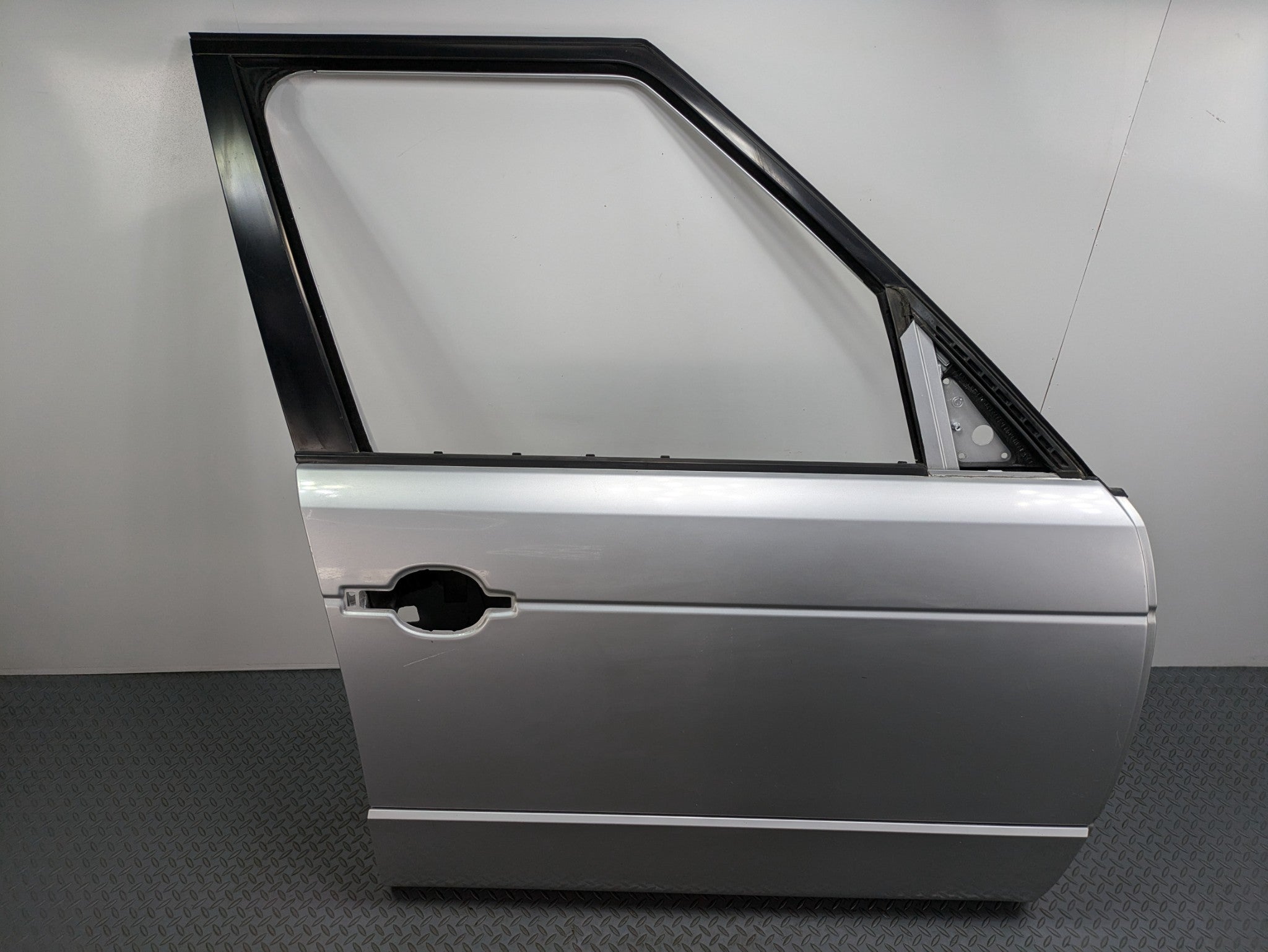 03 - 05 LAND RANGE ROVER OEM DOOR SHELL PANEL ZAMBEZI SILVER FRONT RIGHT SIDE