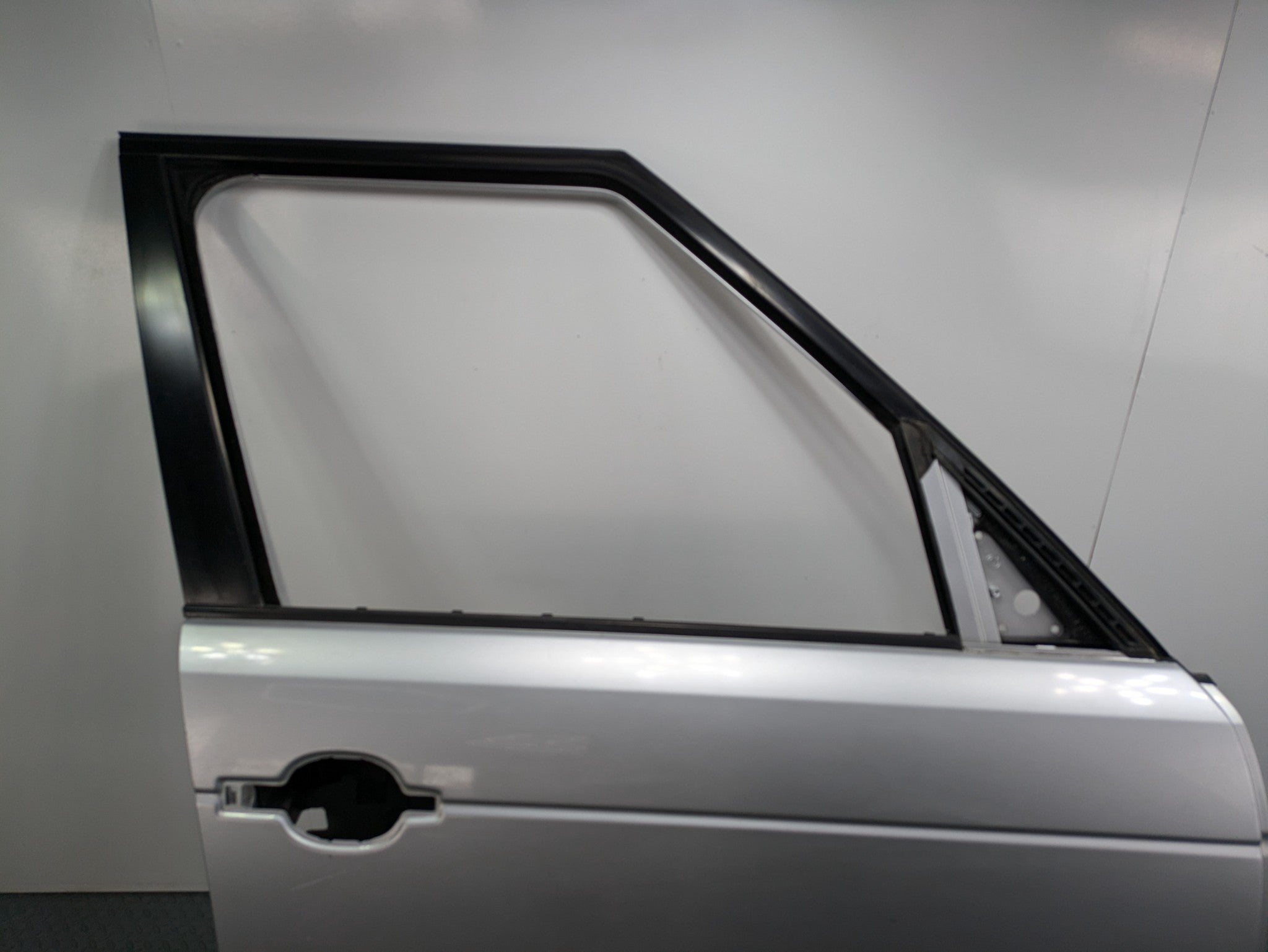 03 - 05 LAND RANGE ROVER OEM DOOR SHELL PANEL ZAMBEZI SILVER FRONT RIGHT SIDE