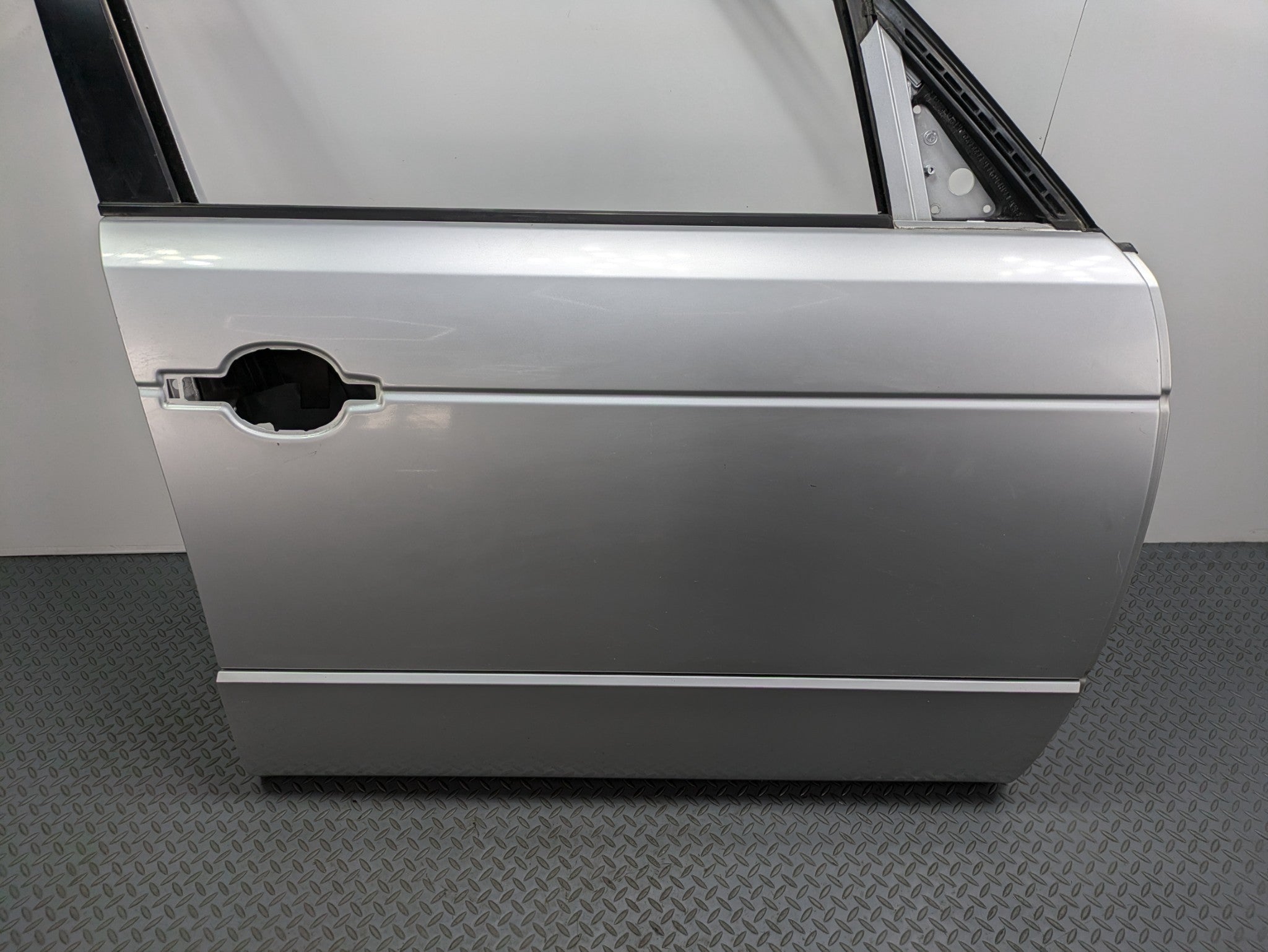 03 - 05 LAND RANGE ROVER OEM DOOR SHELL PANEL ZAMBEZI SILVER FRONT RIGHT SIDE