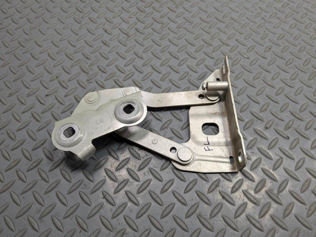 03 - 05 LAND ROVER RANGE ROVER OEM HOOD HINGE SUPPORT BRACKET FRONT LEFT SIDE