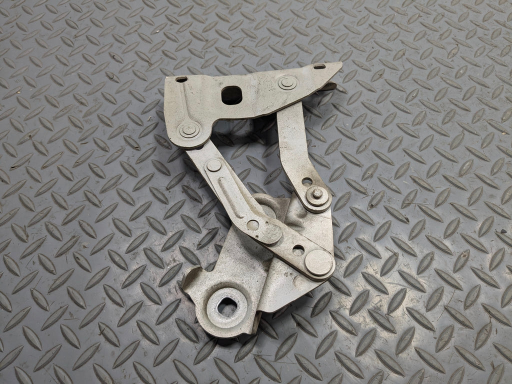 03 - 05 LAND ROVER RANGE ROVER OEM HOOD HINGE SUPPORT BRACKET FRONT LEFT SIDE